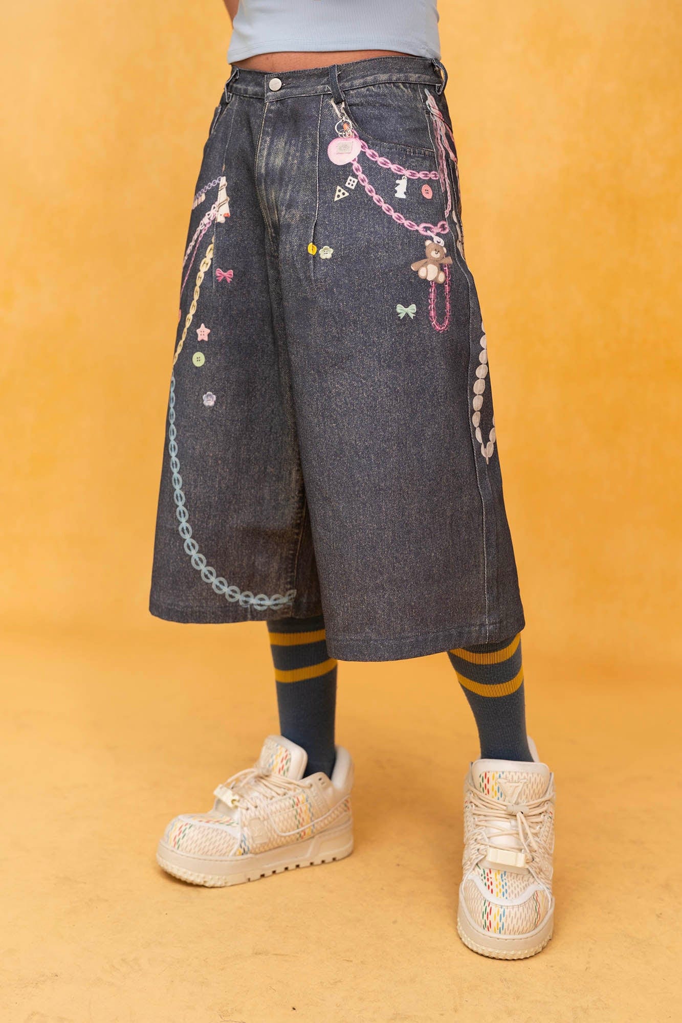CLP Beaded Chain Graphics Wide-Leg Denim Shorts
