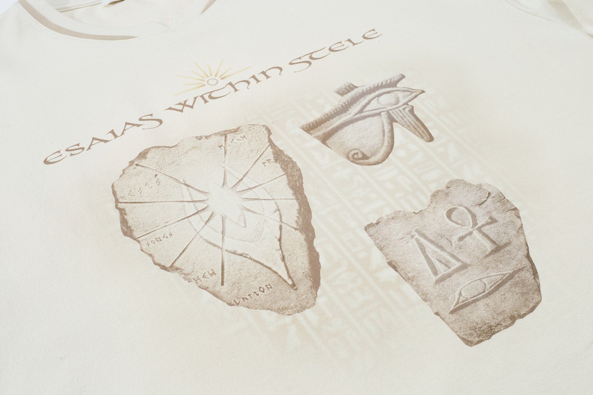 ESAIAS Distressed Stele Long Sleeve Tee
