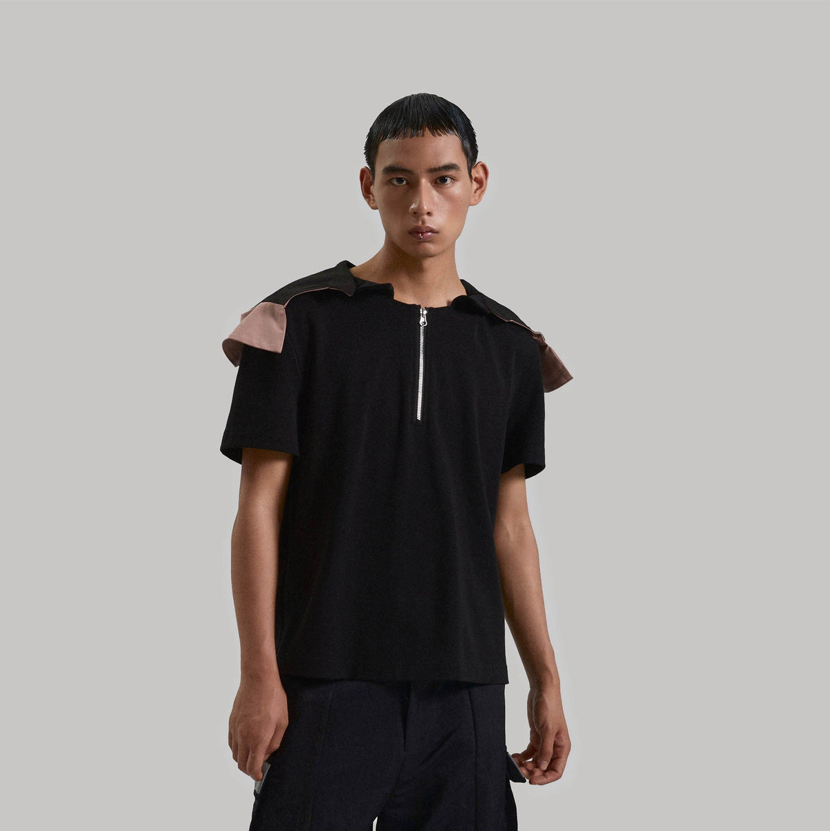 KADAKADA Detachable Hood Quarter-Zip T-Shirt
