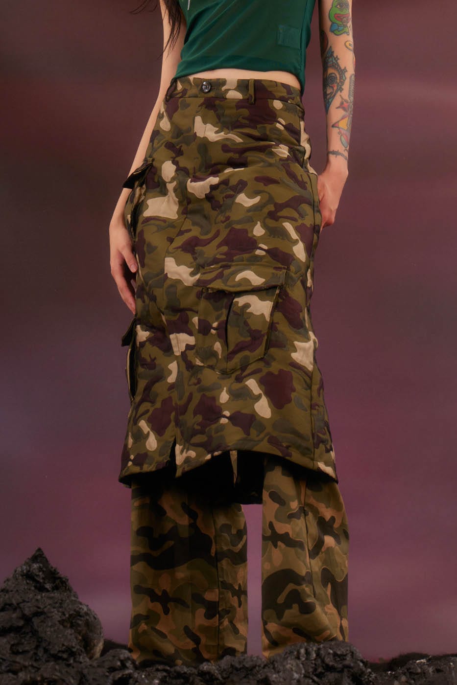KADAKADA Dinosaur-Camo Embossed Multi-Pocket Skirt Pants