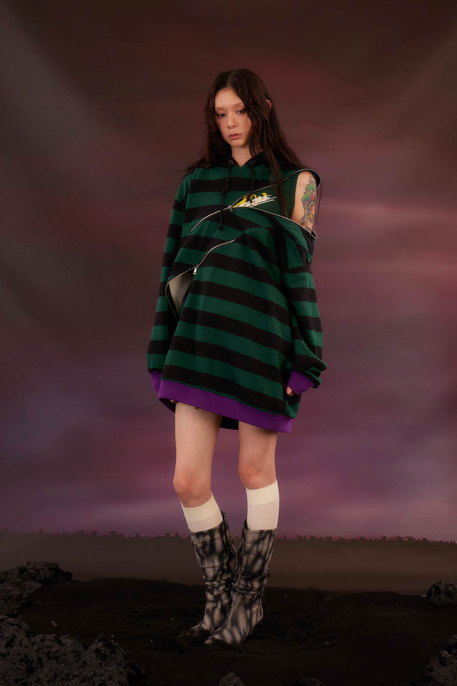 KADAKADA Diagonal Zipped Striped Hoodie