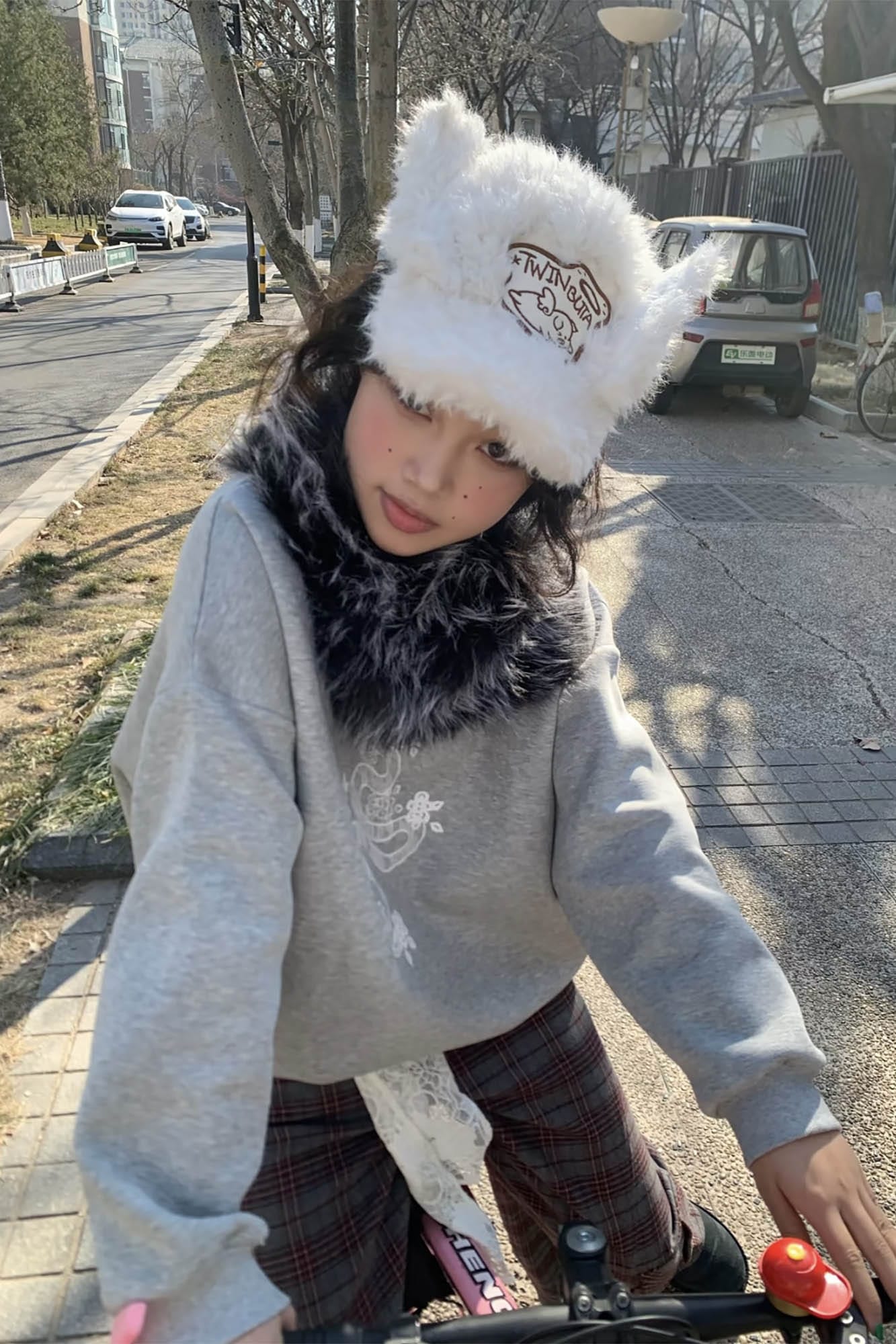 TWINBUTA Furry Ear Embroidered Cap White
