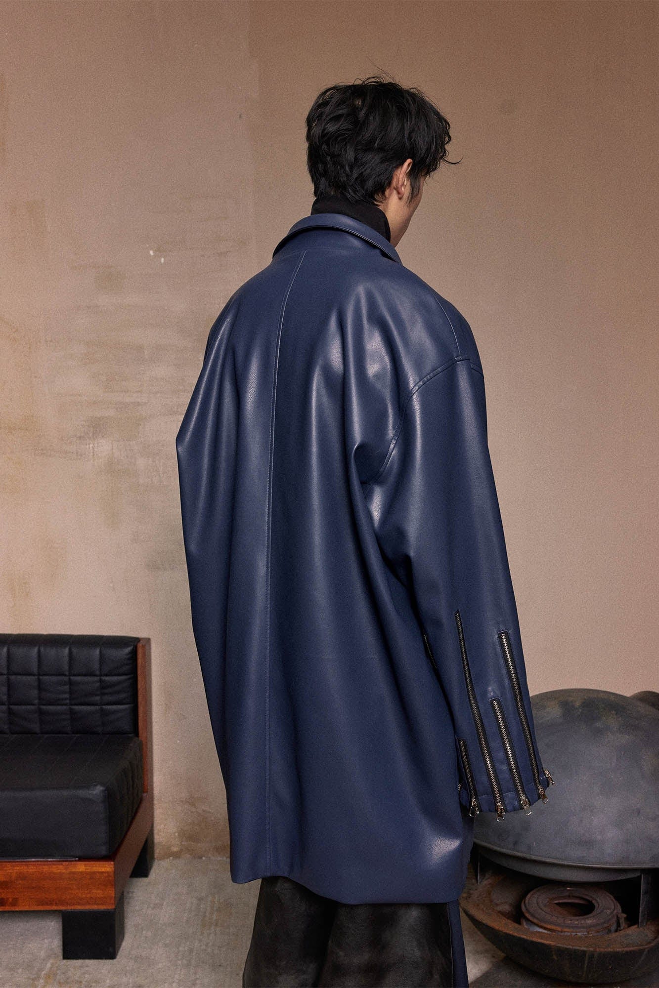 KADAKADA Zipper-Sleeve Rivet Oversized PU Coat