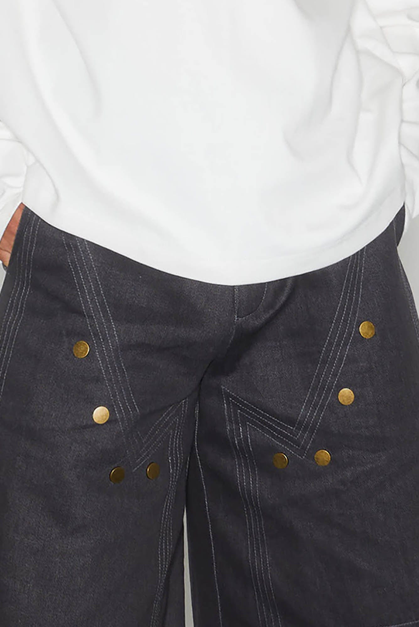 KADAKADA Rivet Raw Edge Shorts
