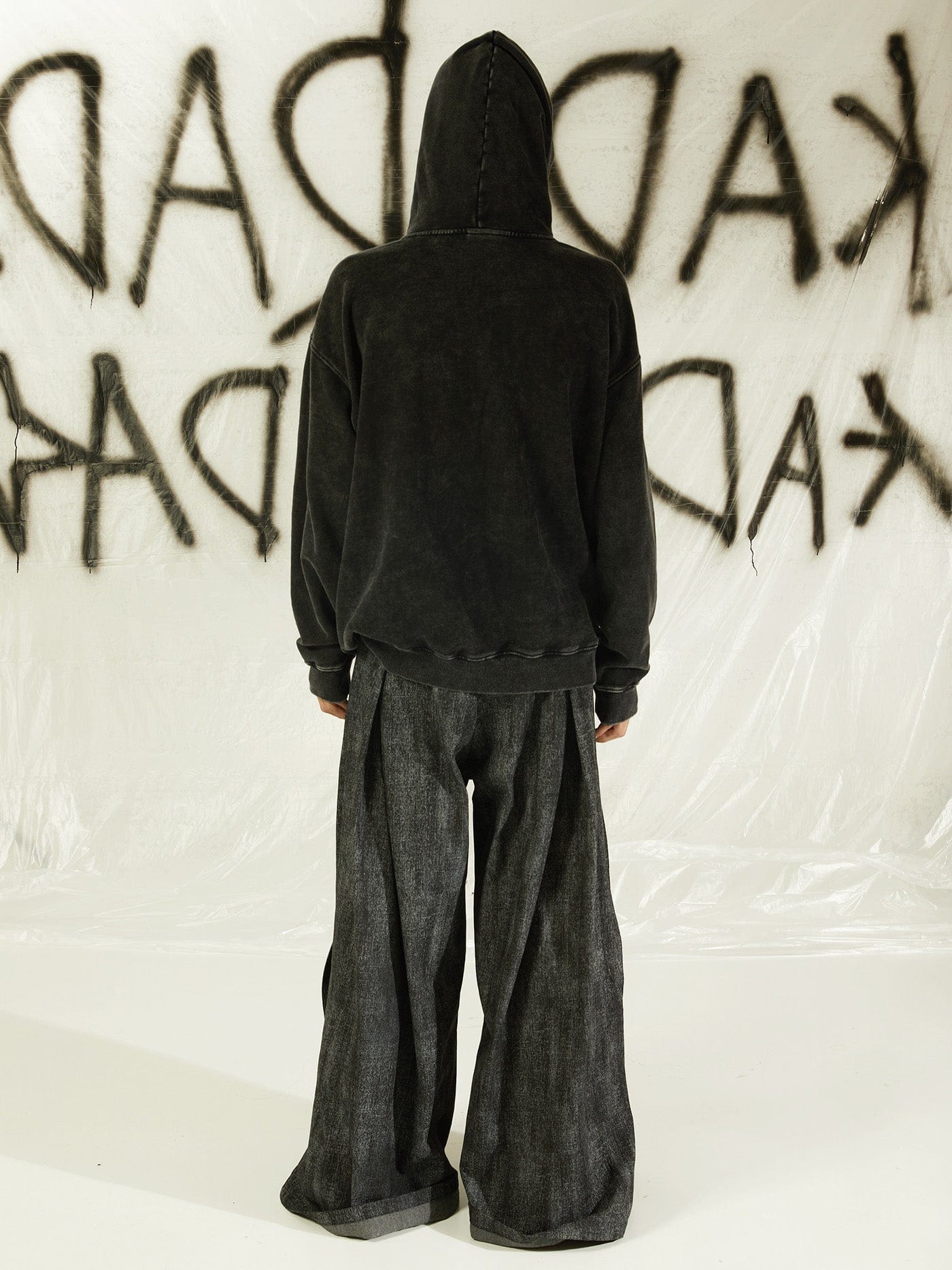 KADAKADA Detachable Ribbon Washed Oversize Flare Jeans