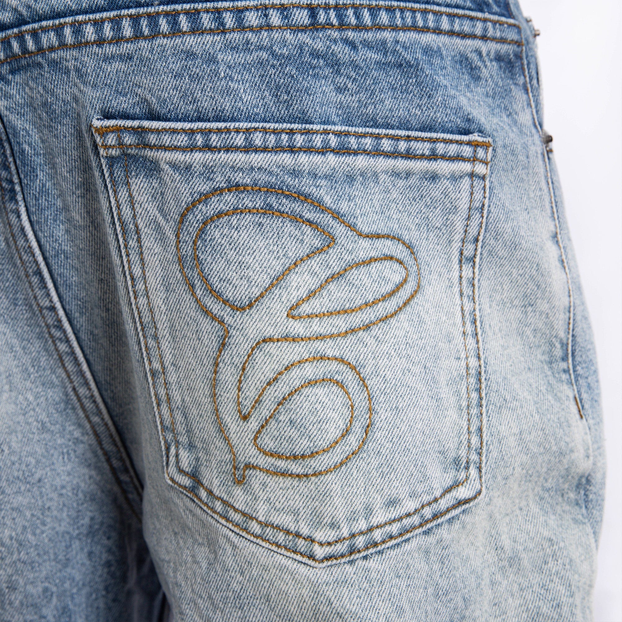 CATSSTAC Frost-Washed Distressed Straight-Leg Jeans