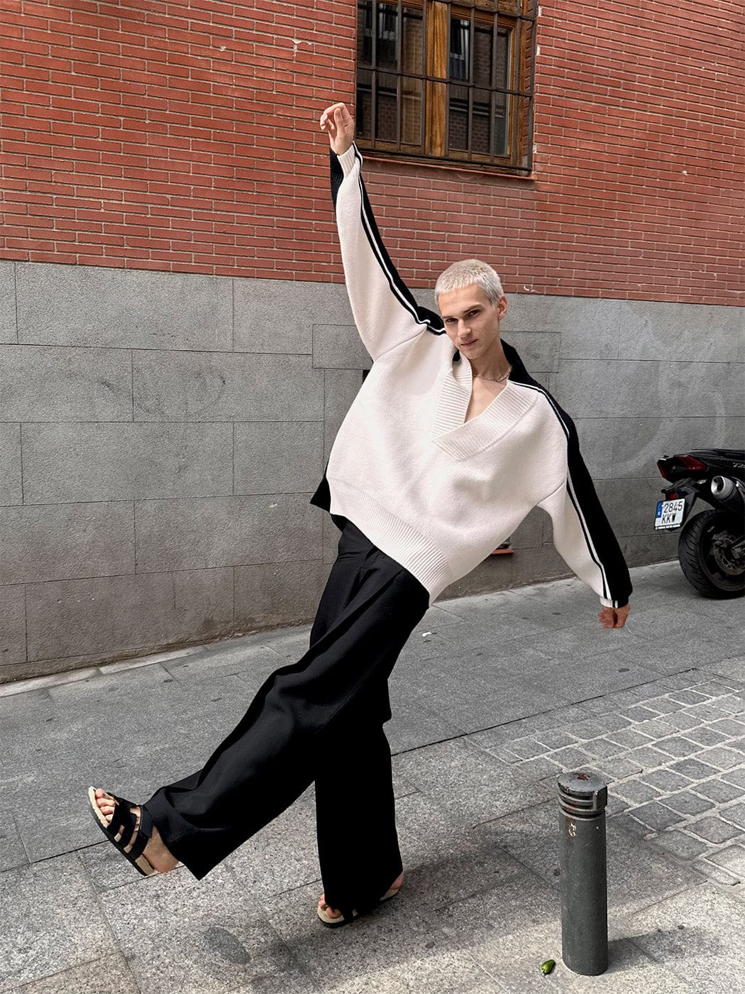 SOURPLUM Modern Spliced V-Neck Sweater