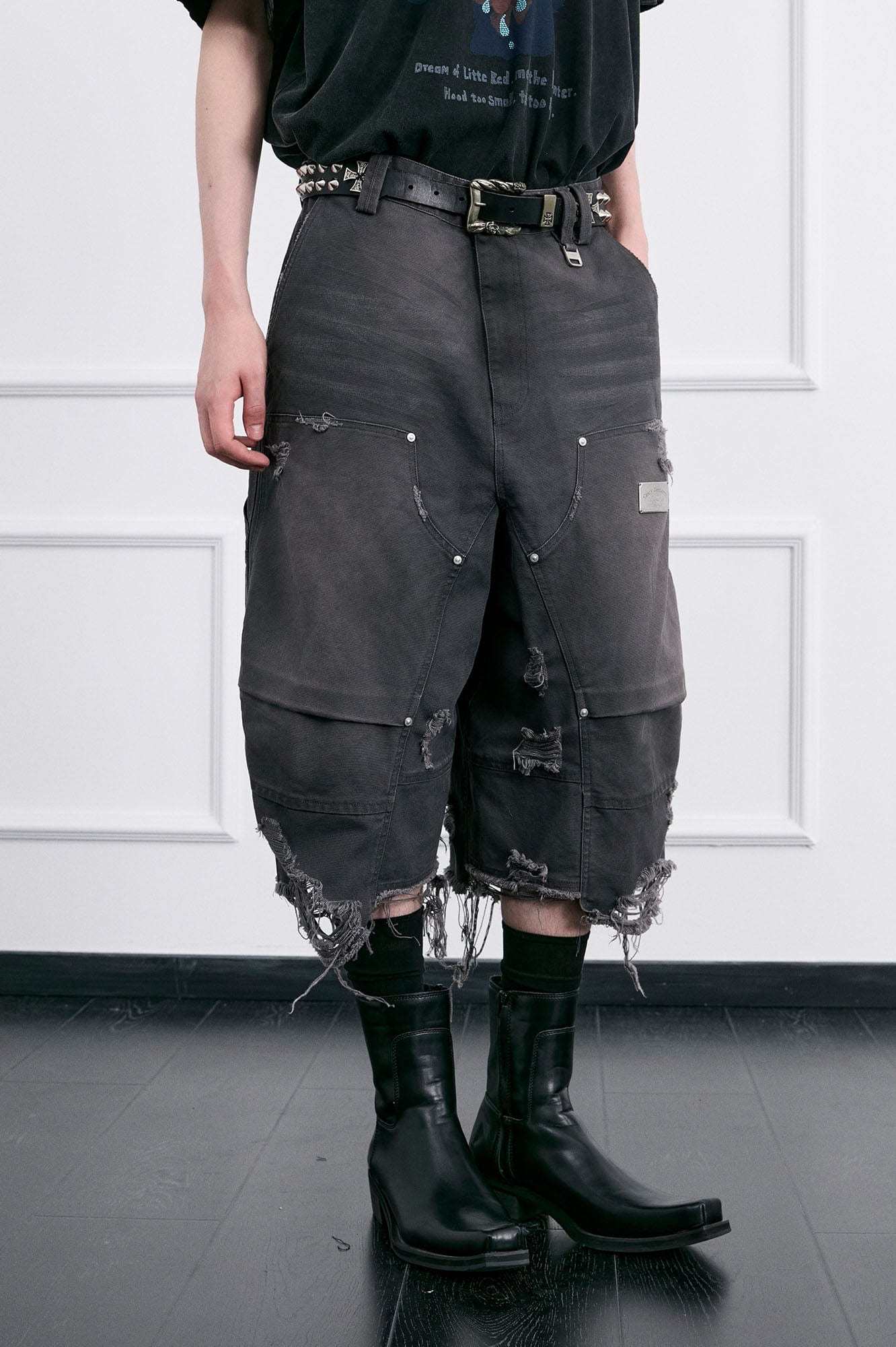 FACEONLAB Distressed Deconstructed Ripped Cargo Shorts