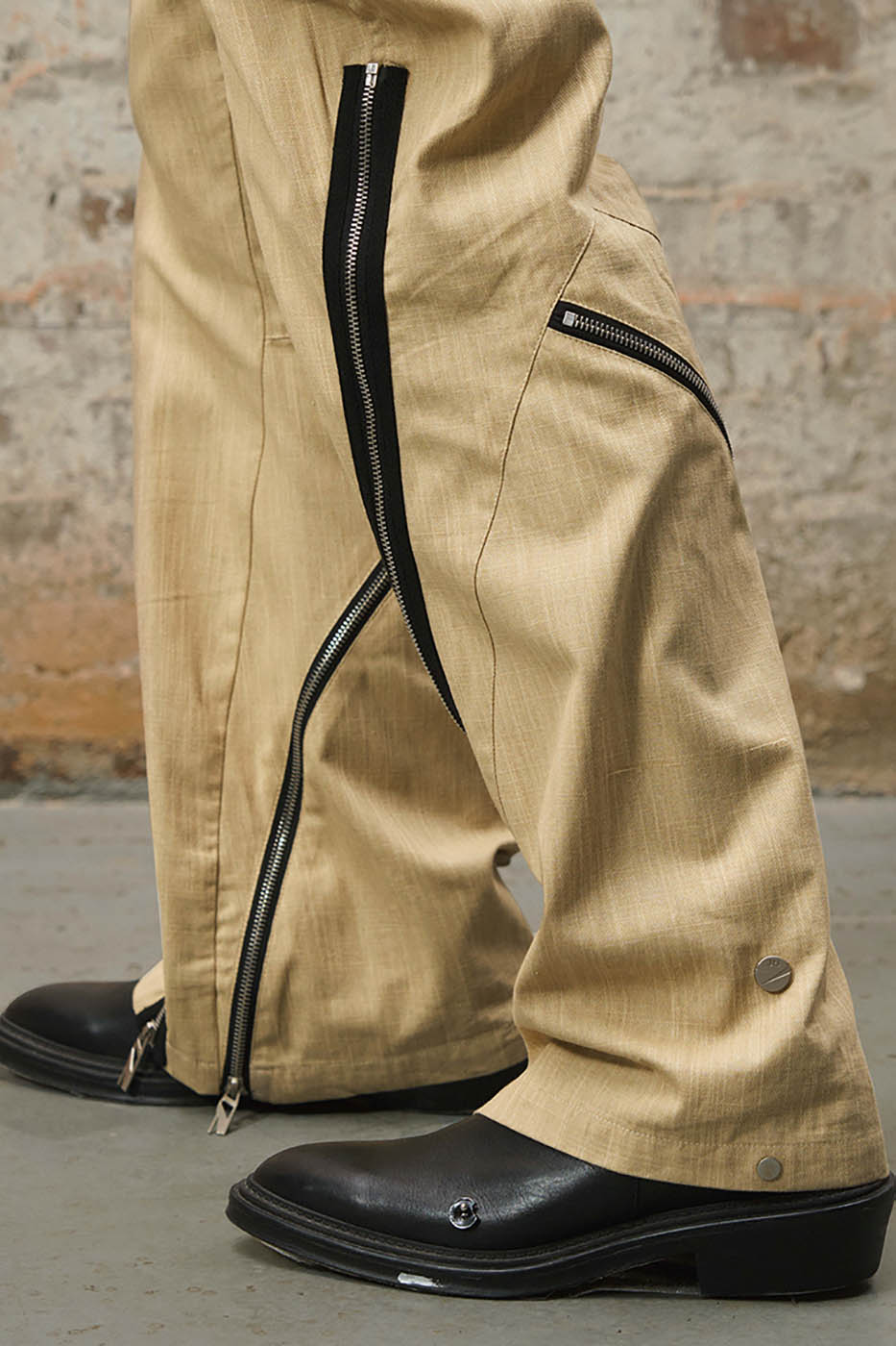 RELABEL Split Multi-Zipper Washed Pants
