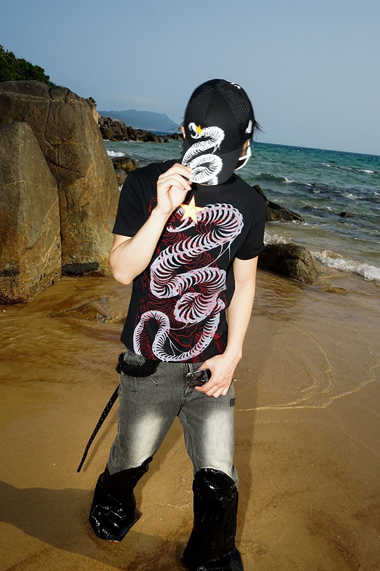 VINKID Twin Serpent Star Graphic T-Shirt