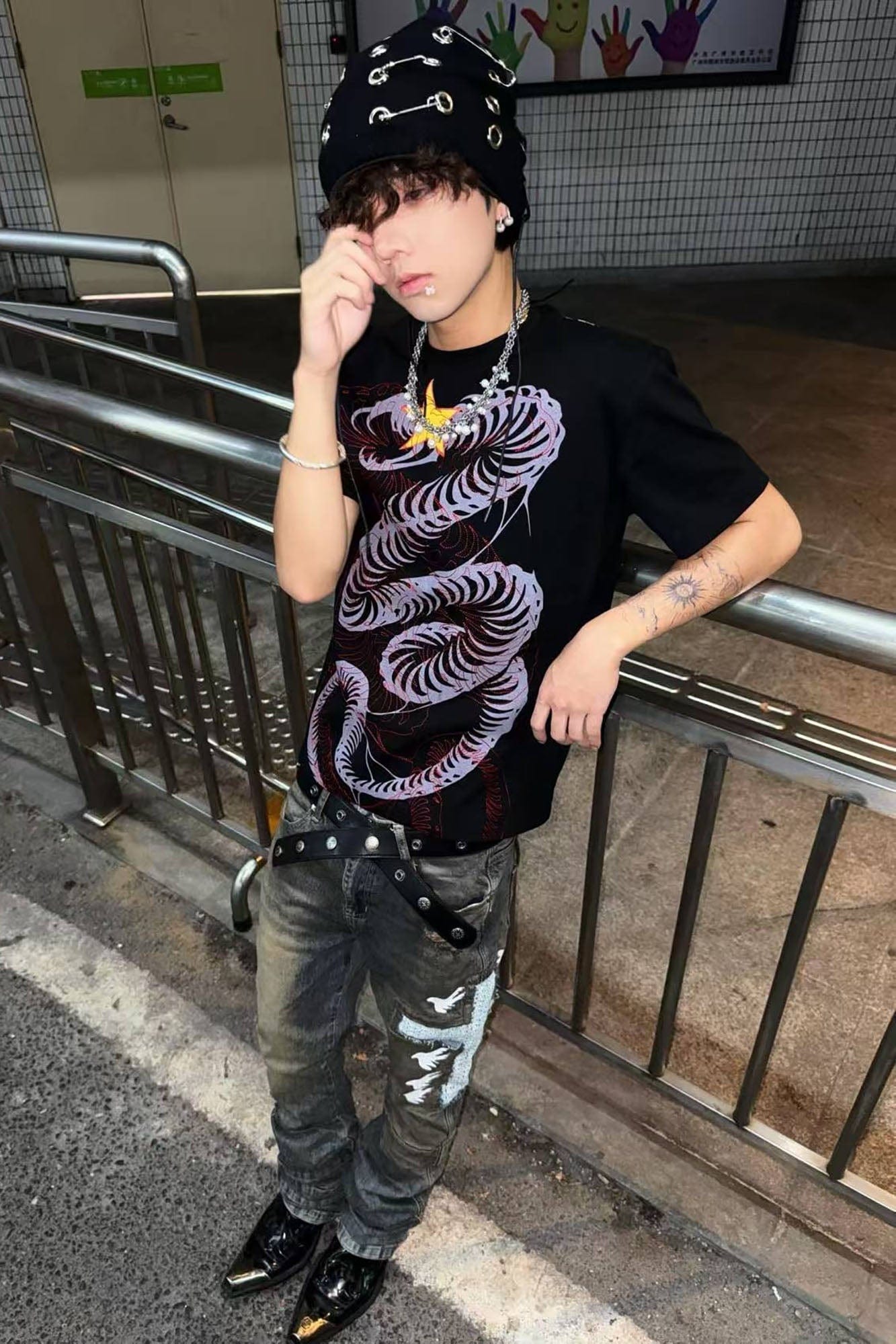 VINKID Twin Serpent Star Graphic T-Shirt