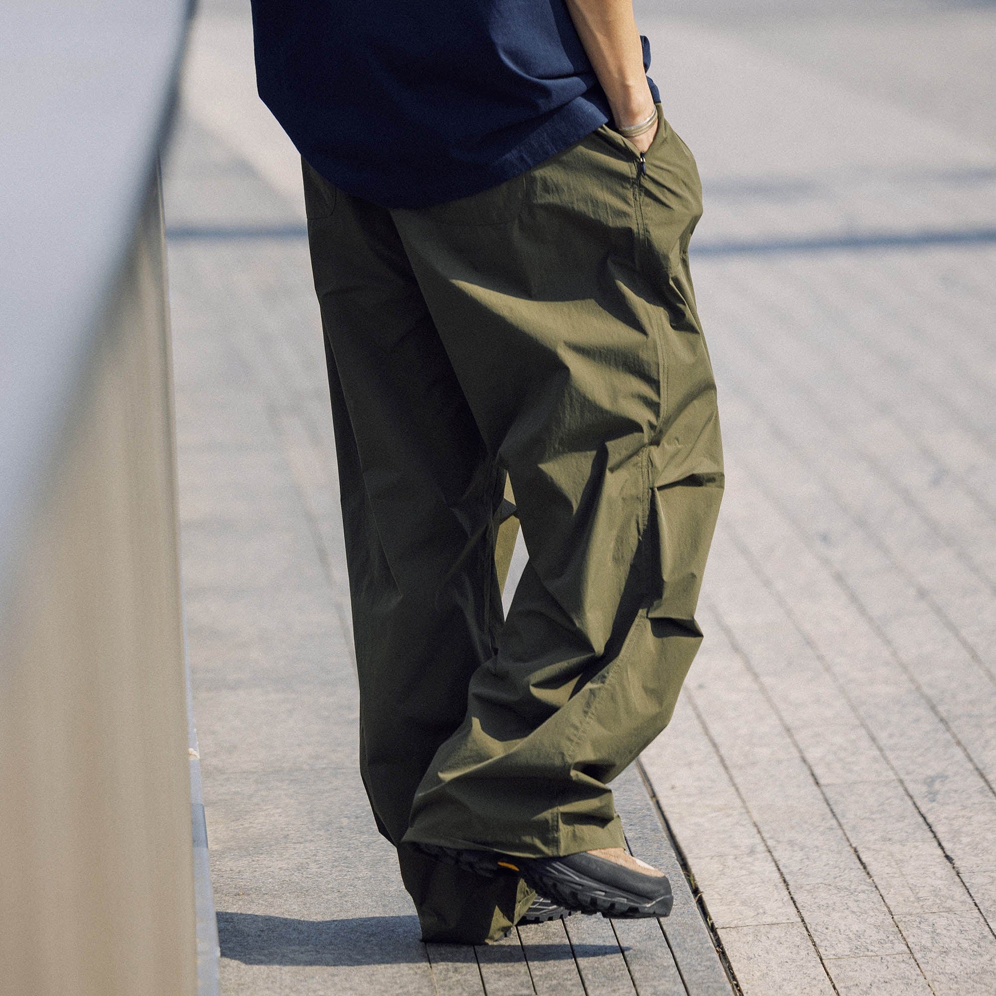 BANANA CLUB Quick-Dry Drawstring Crinkled Parachute Pants