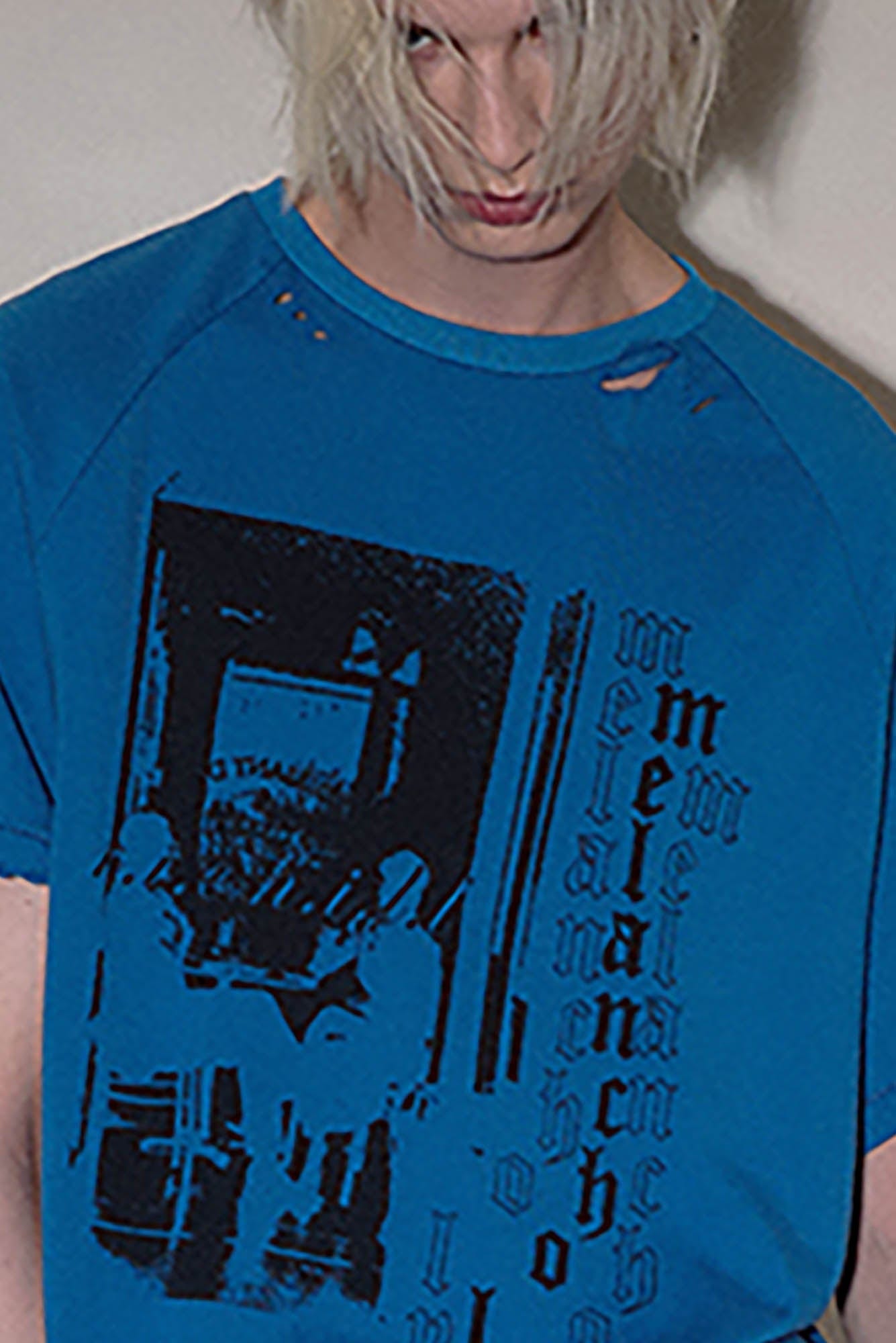 RICHILL Cafe Distressed Raglan Tee