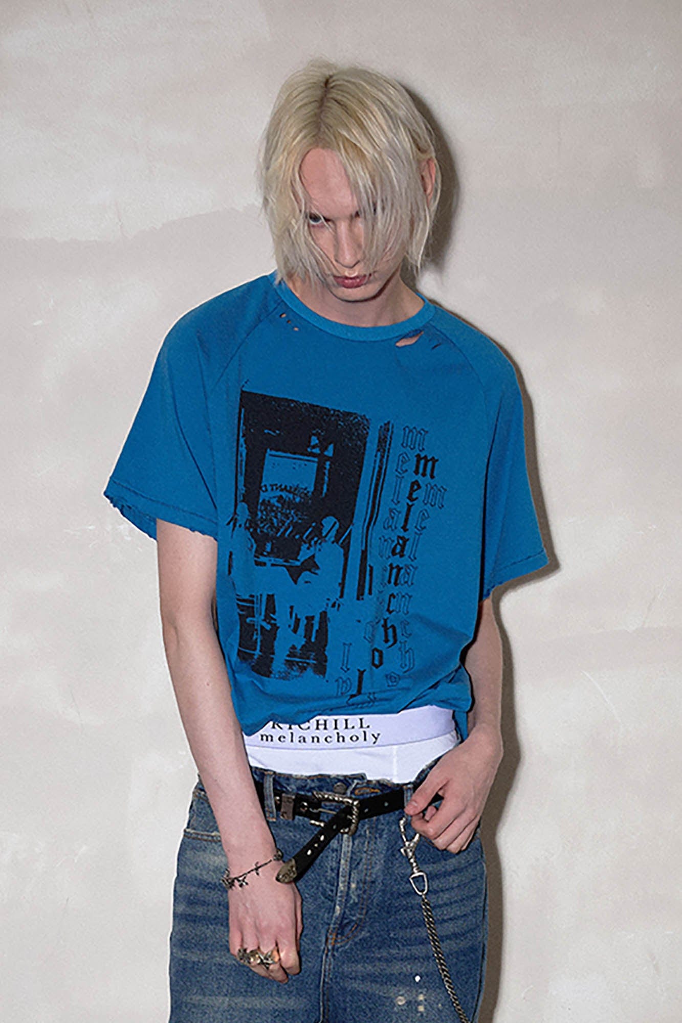 RICHILL Cafe Distressed Raglan Tee