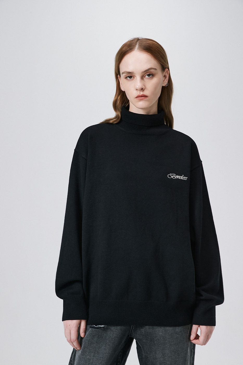 BONELESS Essential LOGO Embroidery Turtleneck Sweater