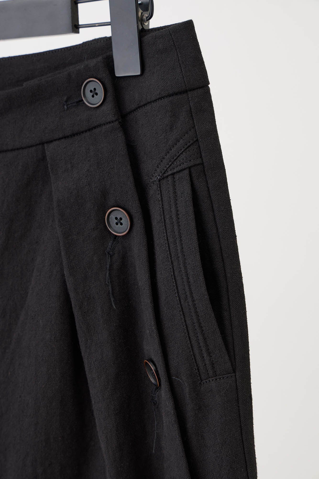 ILNya Nieternite Nifutur Side Button Pleated Wide-Leg Trousers