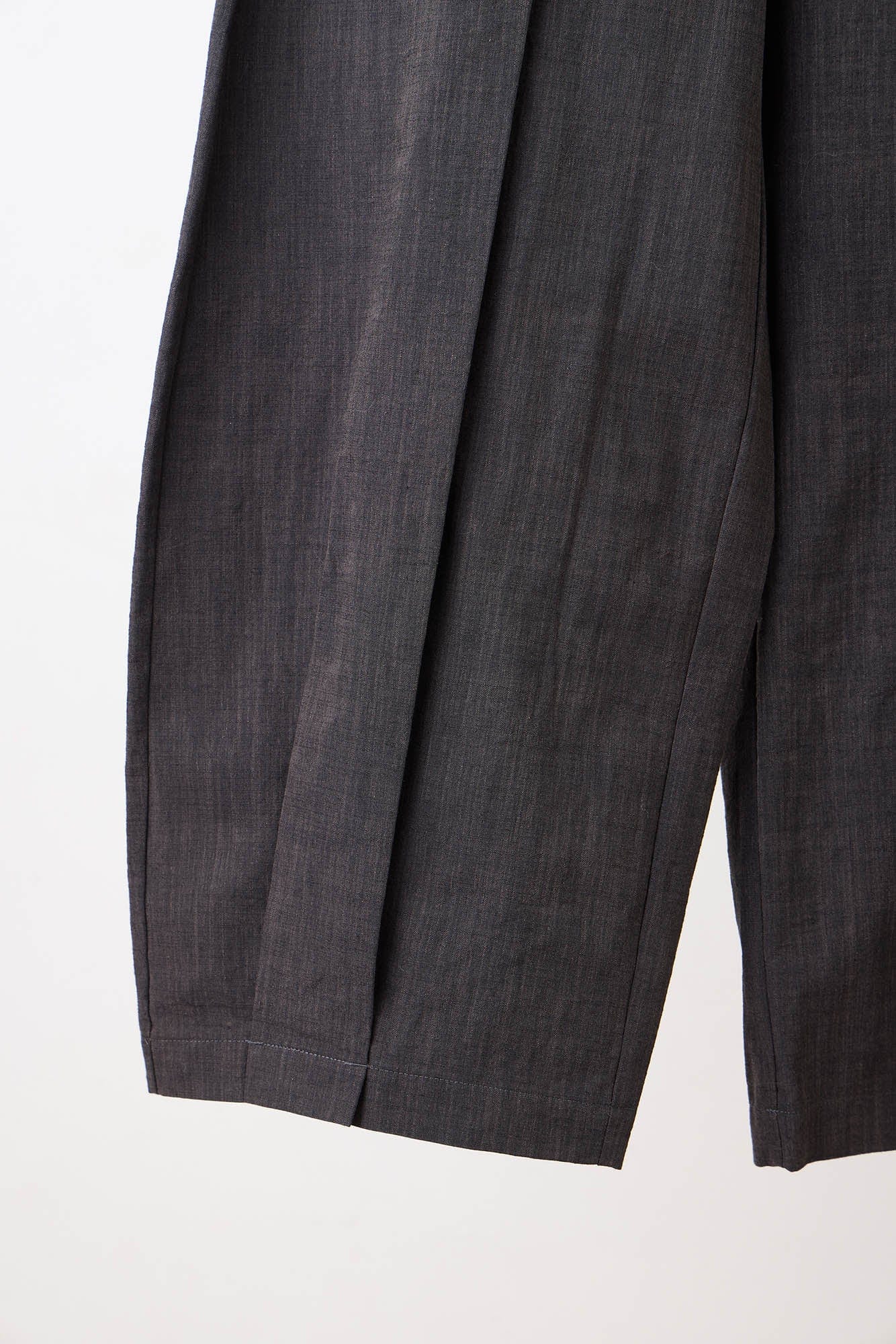 ILNya Nieternite Nifutur Pleated Curved Oversized Pants