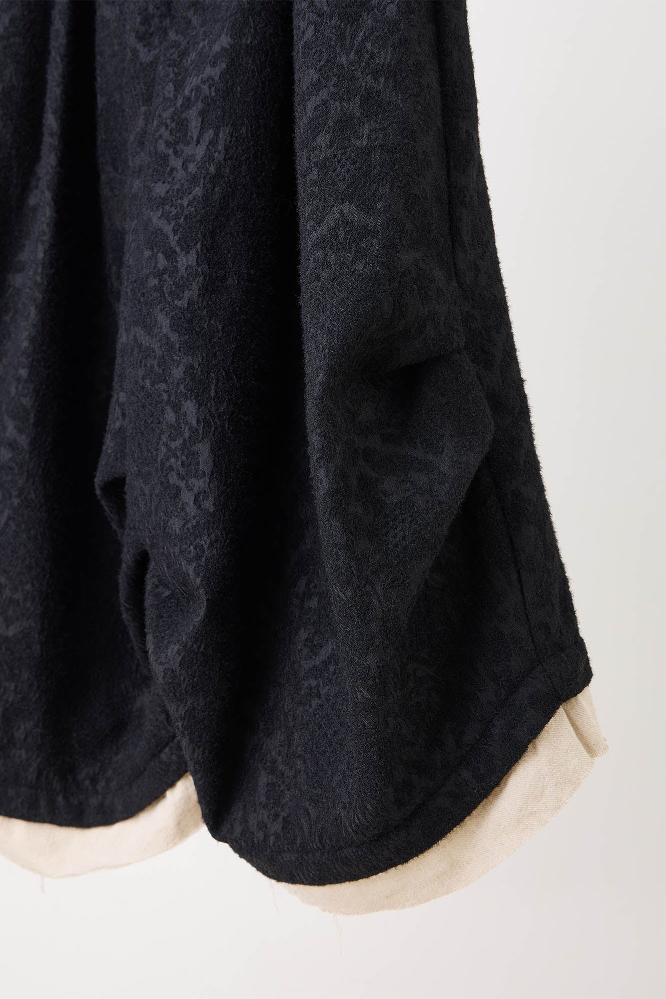 ILNya Nieternite Nifutur Jacquard Layered Raw Edge Balloon Shorts