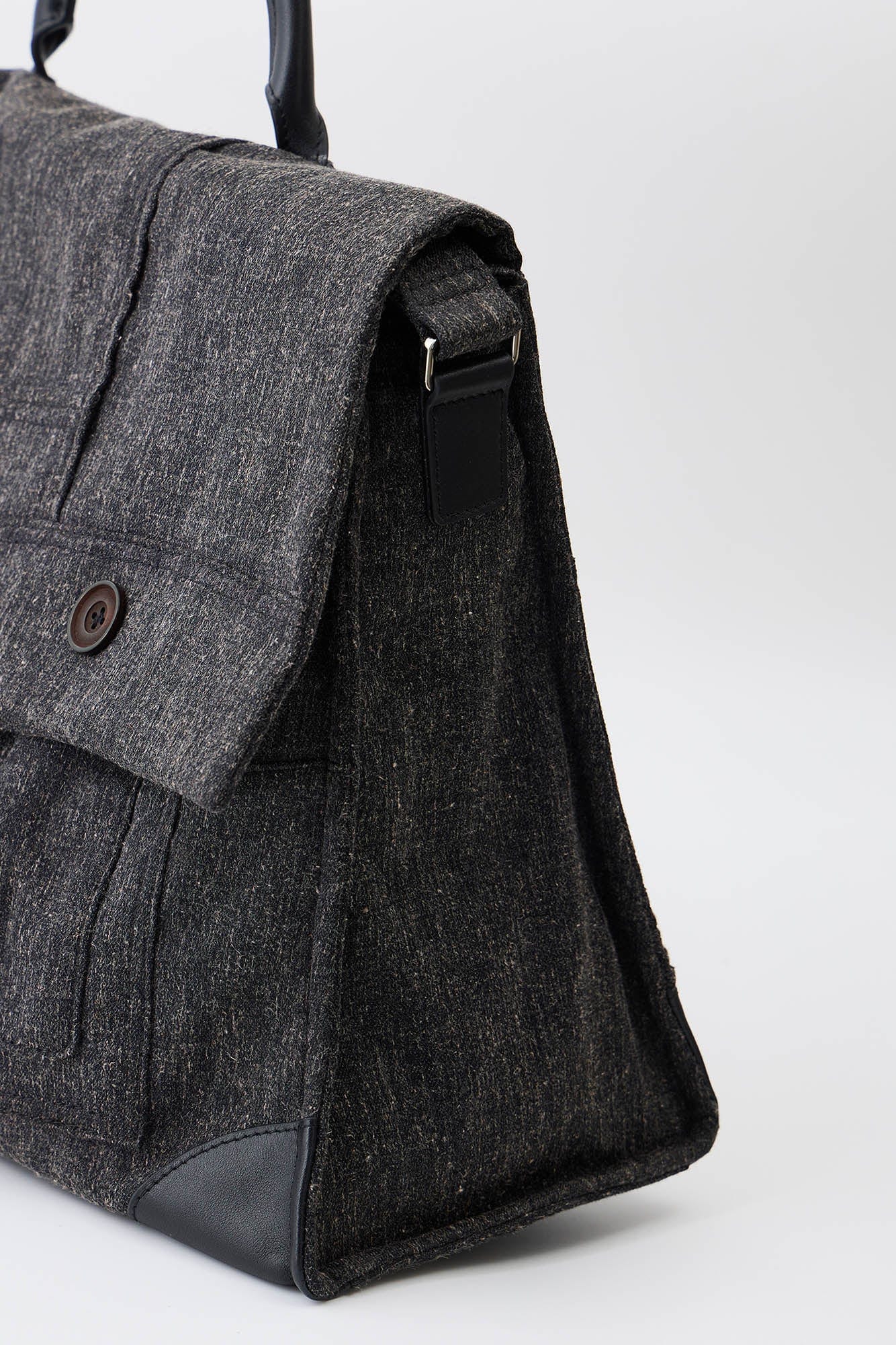 ILNya Nieternite Nifutur Asymmetrical Buttoned Shoulder bag