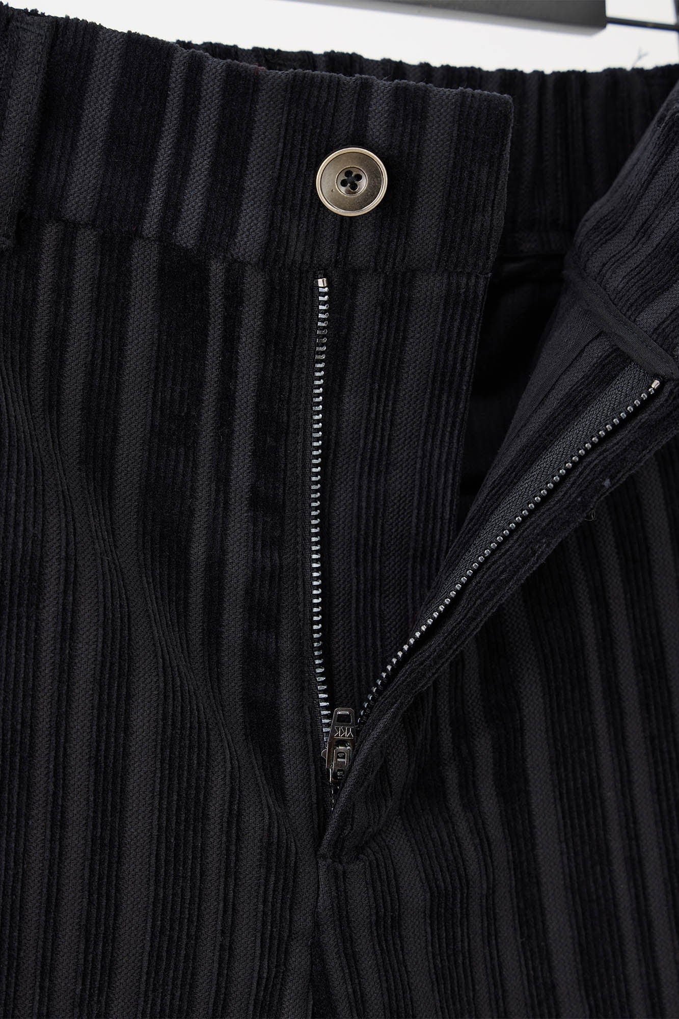 ILNya Nieternite Nifutur Corduroy Stripe Straight-Leg Trousers