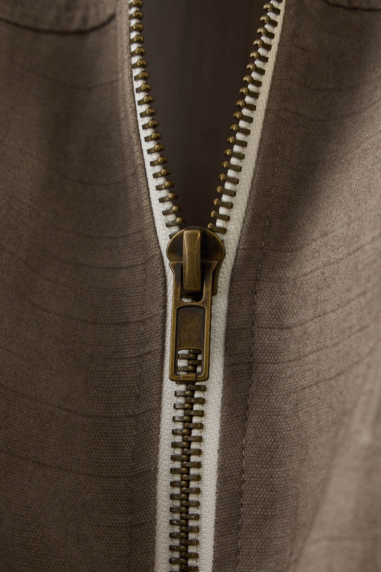 ILNya Nieternite Nifutur Arc Spliced Layered Raw-Edge Utility Jacket