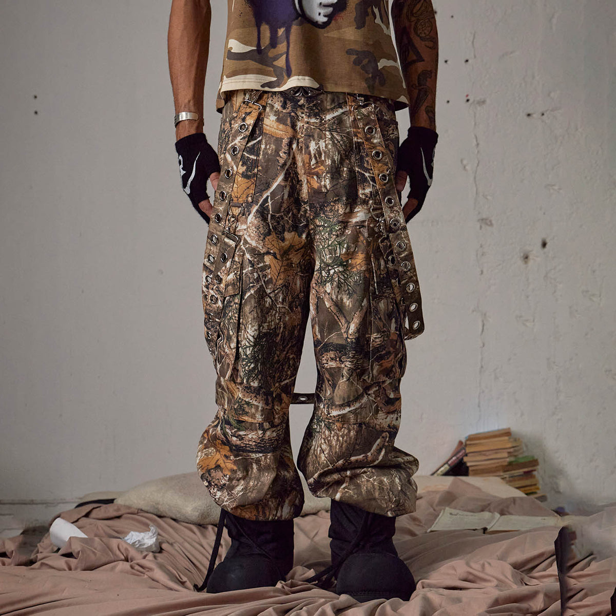 DND4DES Camo Detachable Strapped Cargo Pants