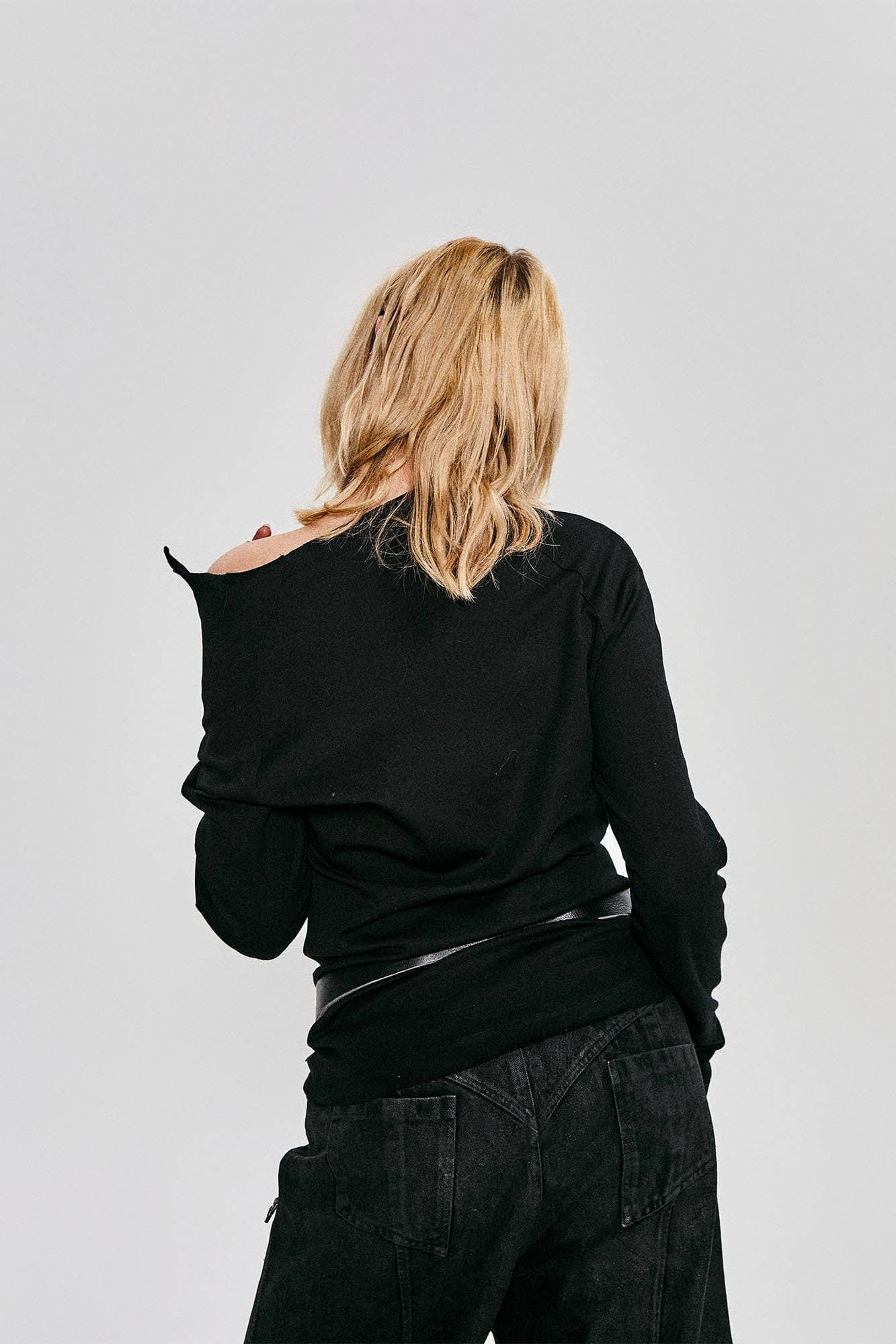 FLYERRER Gothic Script Graphic Asymmetrical Button Long-Sleeve Tee
