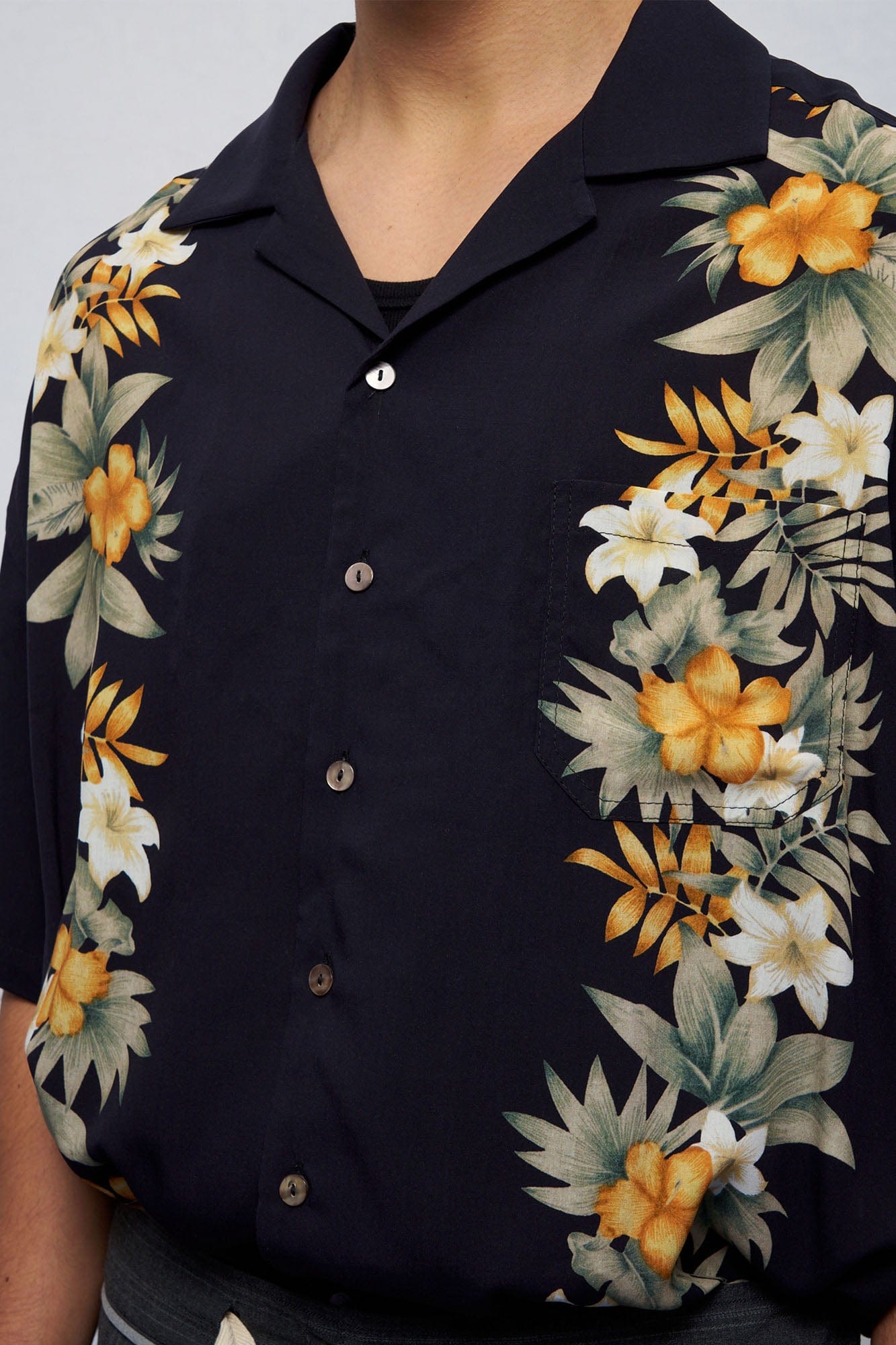 UNLIMITED MOTE Tropical Floral Cuban Hawaii Half Shirt