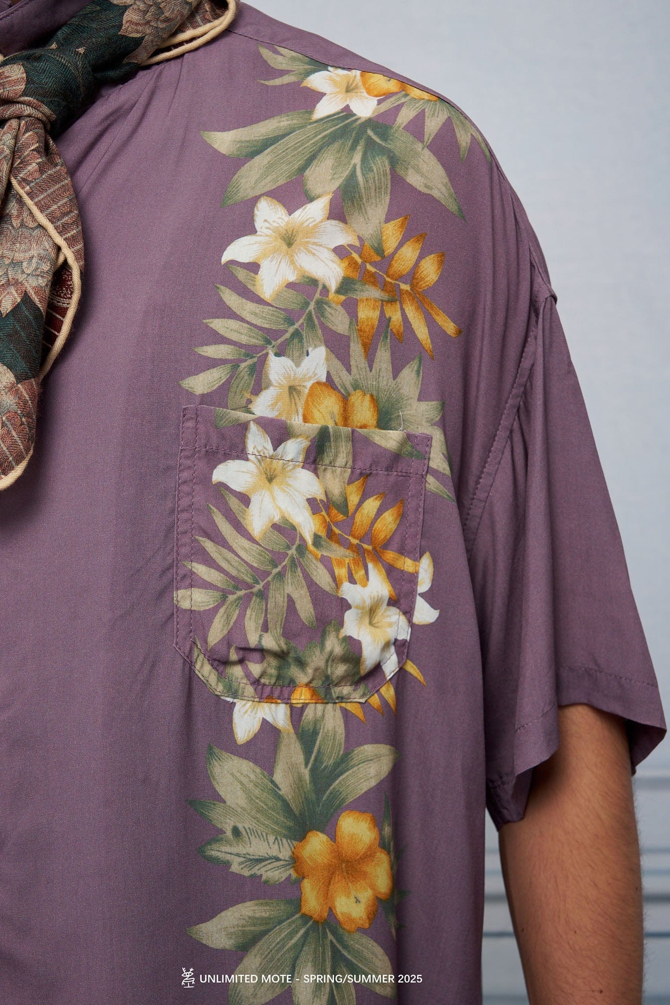 UNLIMITED MOTE Tropical Floral Cuban Hawaii Half Shirt