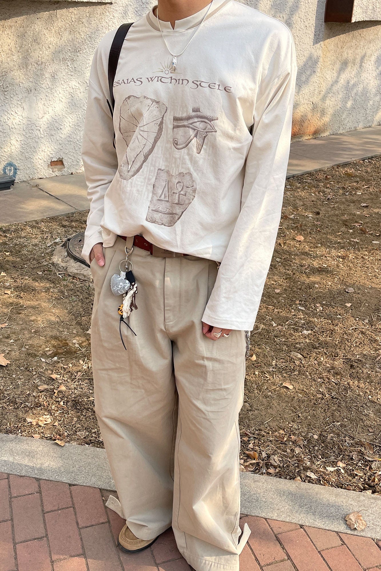 ESAIAS Distressed Stele Long Sleeve Tee