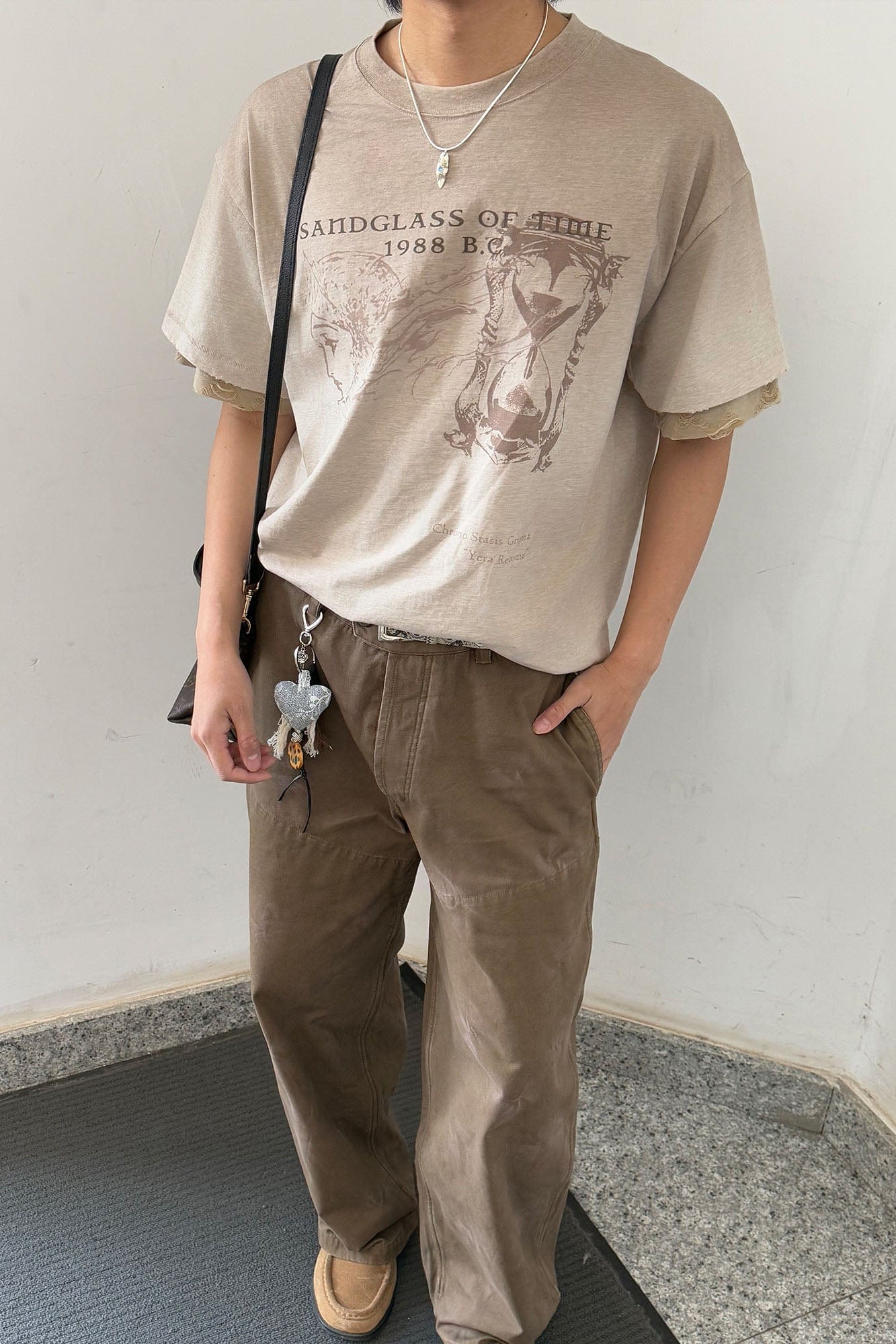 ESAIAS Hourglass Washed Gradient Raw-Edge T-Shirt