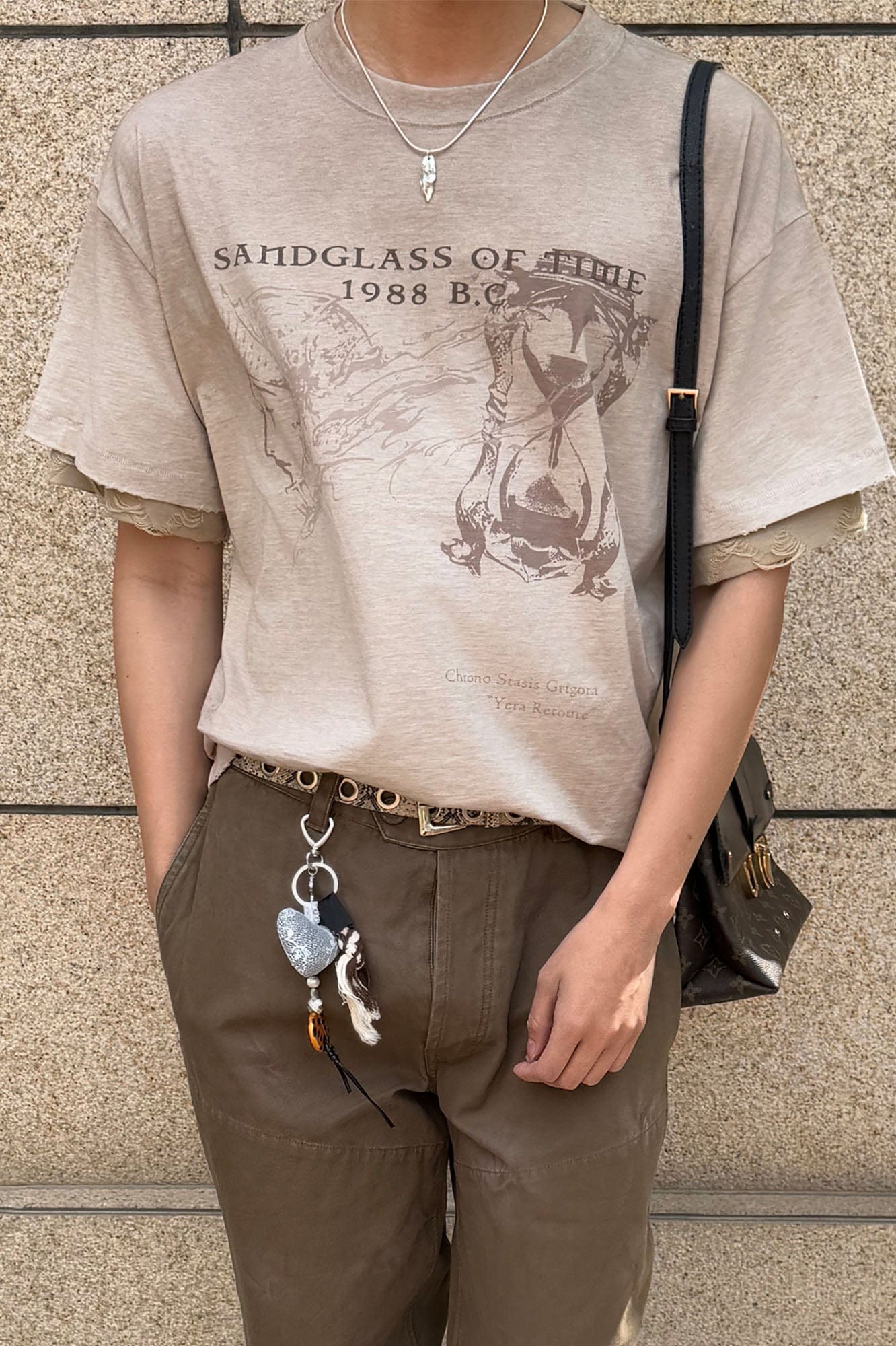 ESAIAS Hourglass Washed Gradient Raw-Edge T-Shirt