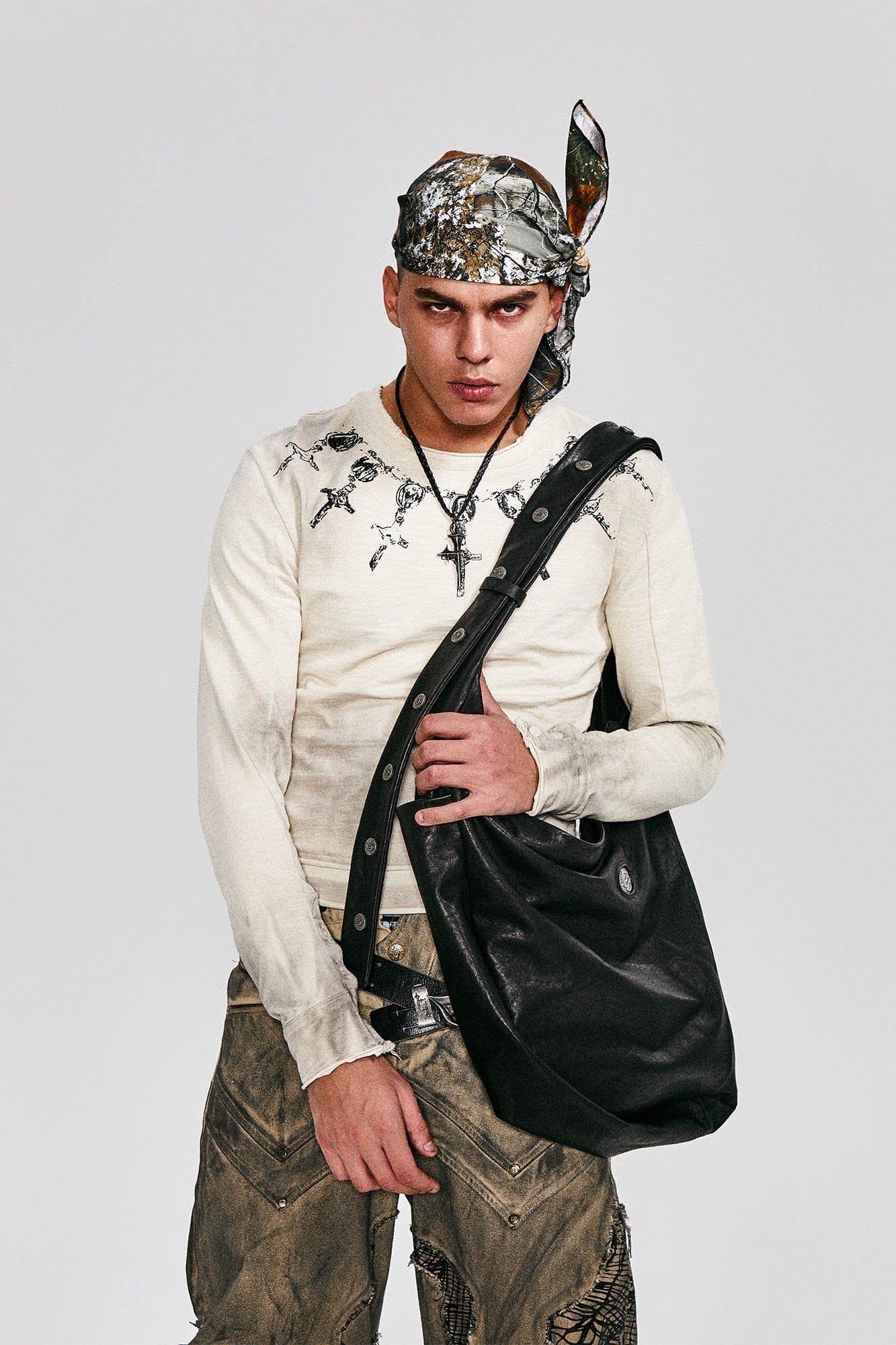 FLYERRER Distressed Cross Chain Graphic Long-Sleeve Tee