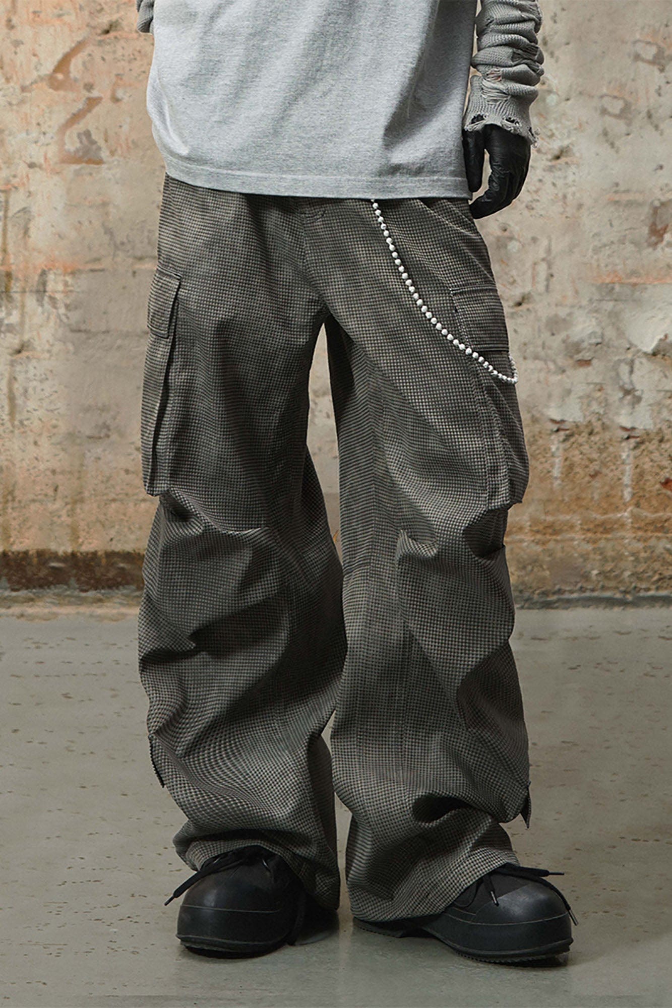 RELABEL Mini Checker Multi-Pocket Strap Pleated Cargo Pants Dark Gray