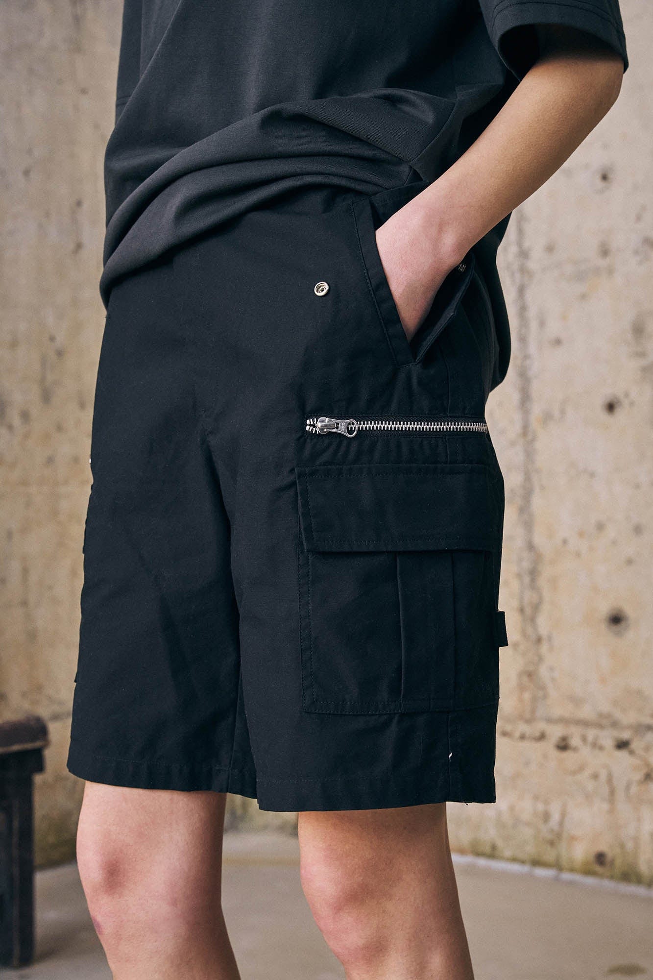 ENSHADOWER Modern Multi-Pocket Shorts
