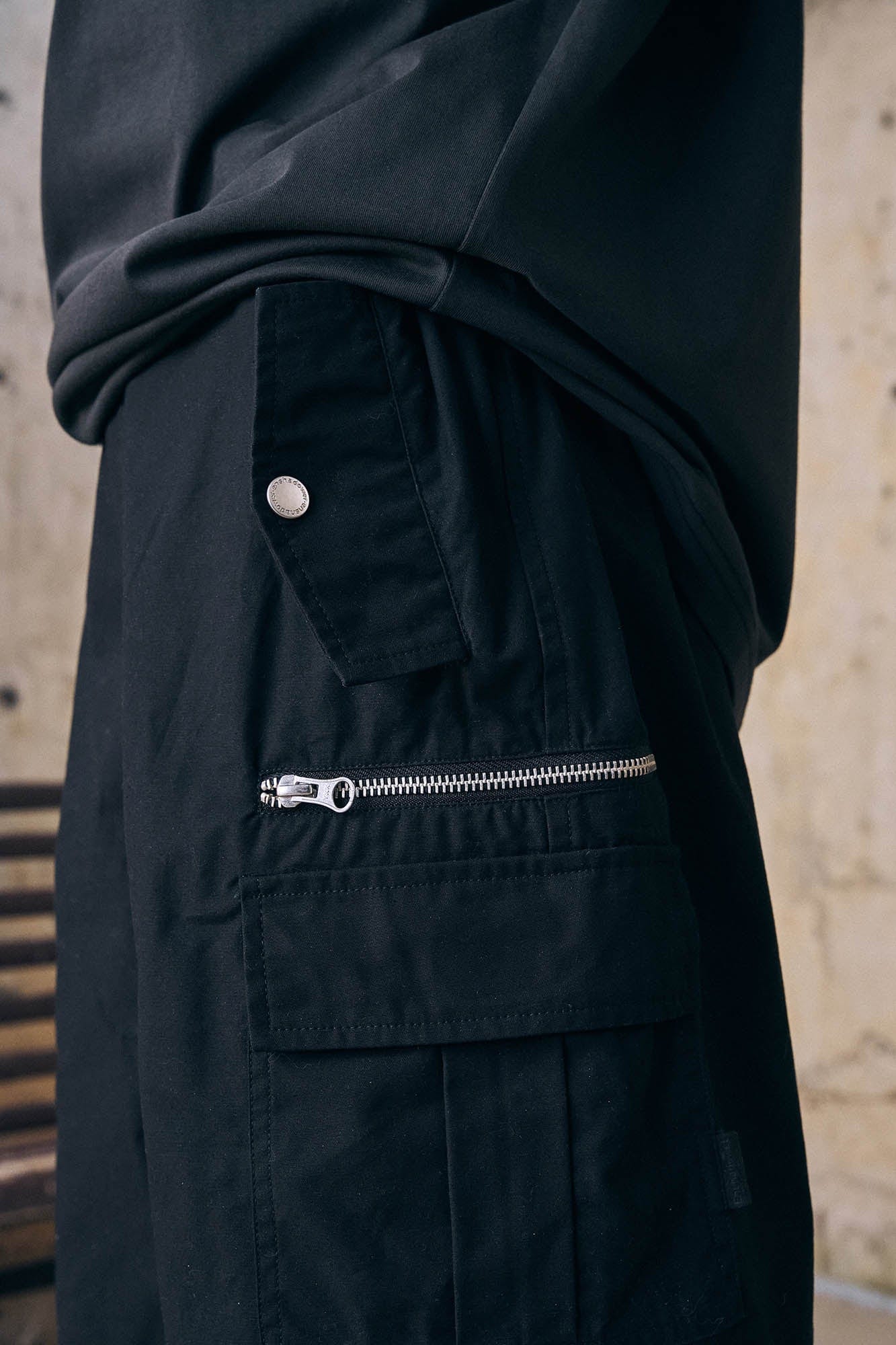 ENSHADOWER Modern Multi-Pocket Shorts
