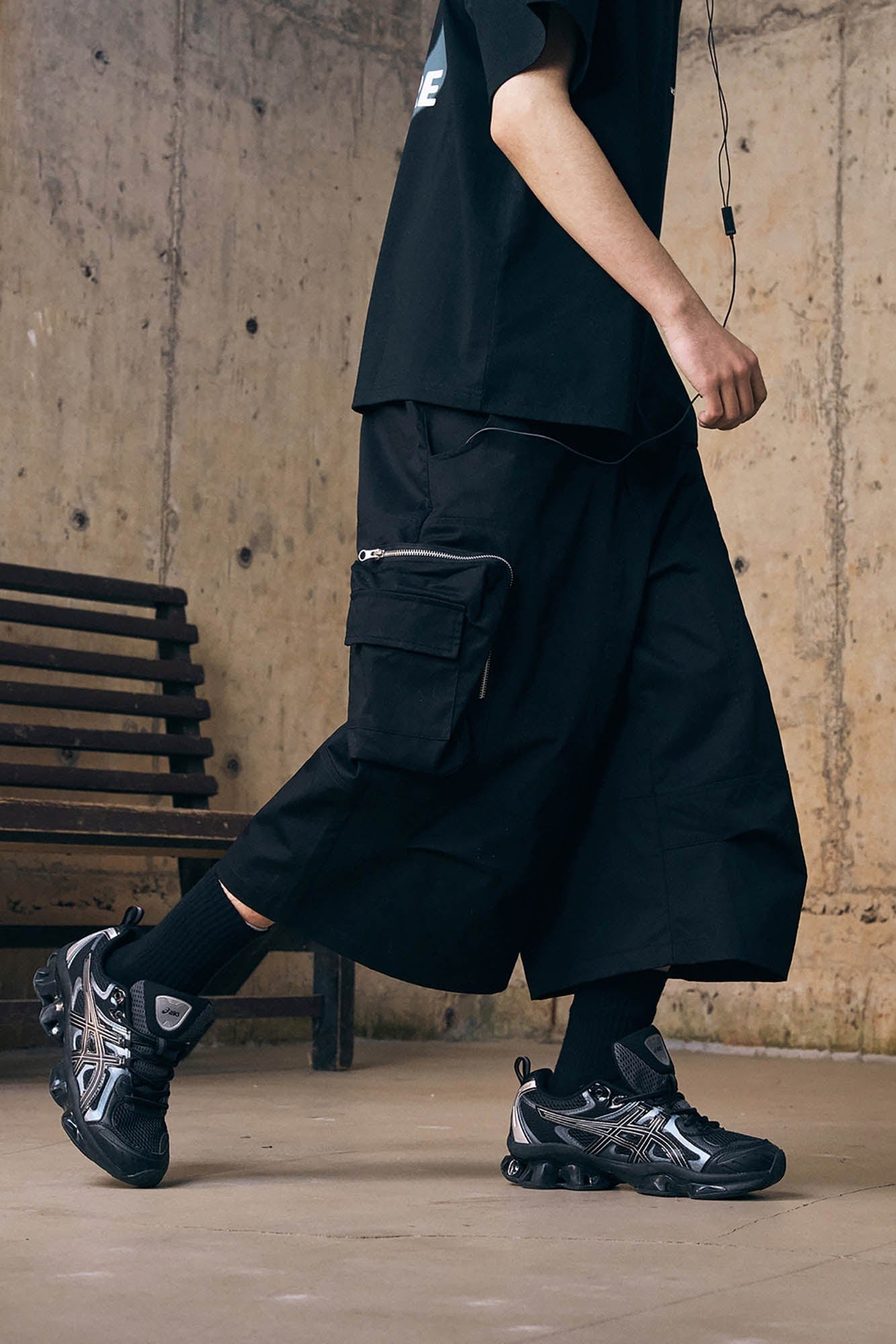 ENSHADOWER Utility Zippered-Pocket Cargo Shorts