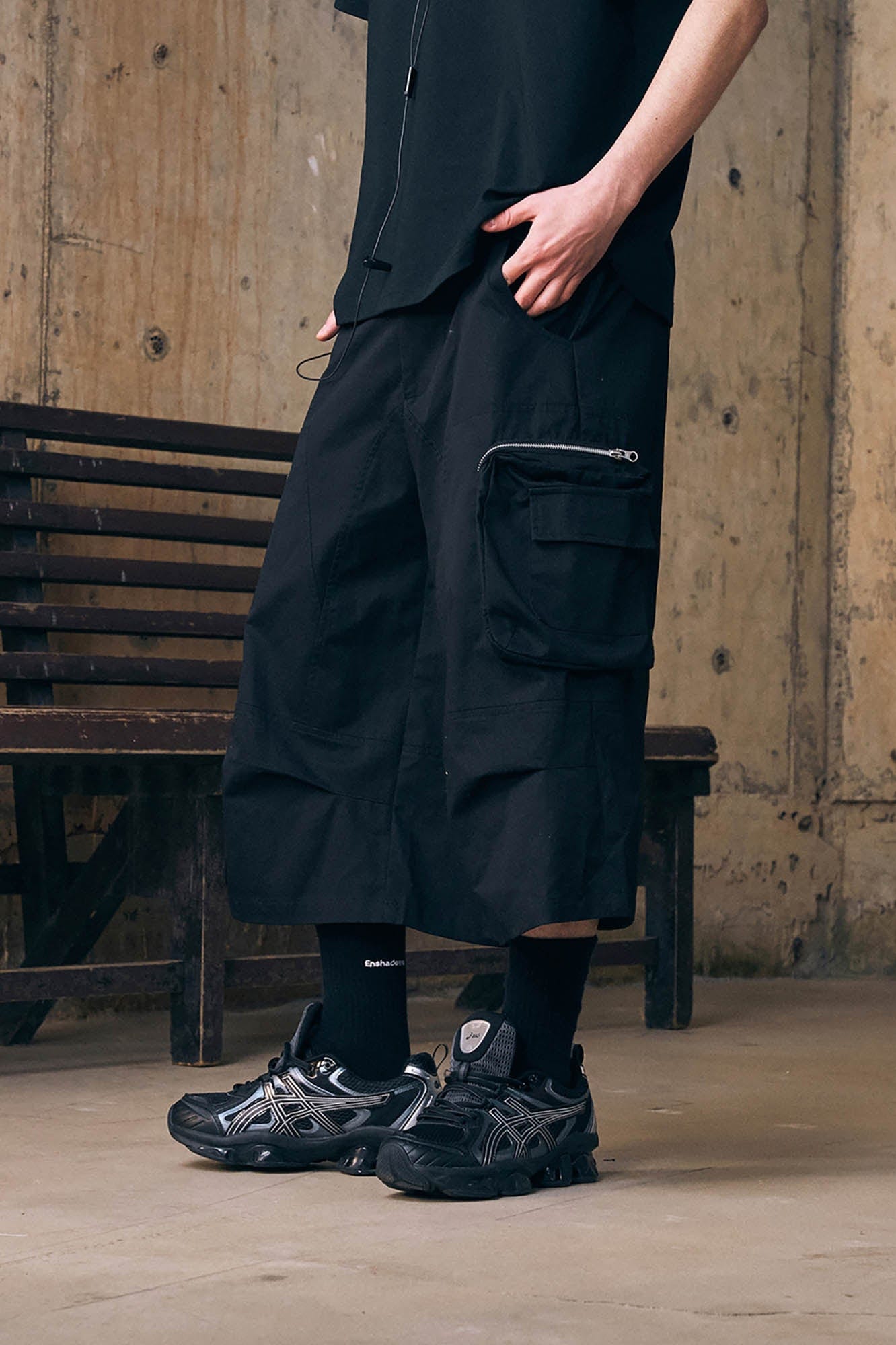 ENSHADOWER Utility Zippered-Pocket Cargo Shorts
