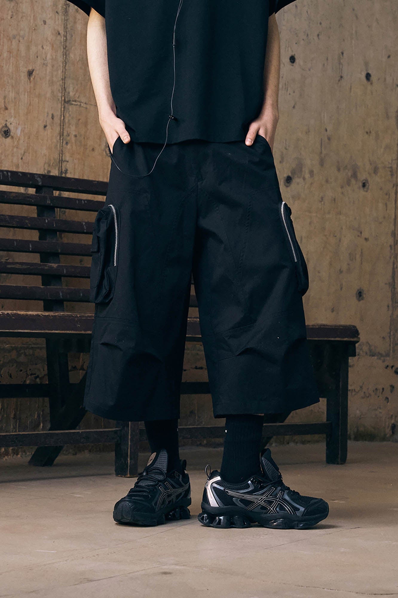 ENSHADOWER Utility Zippered-Pocket Cargo Shorts
