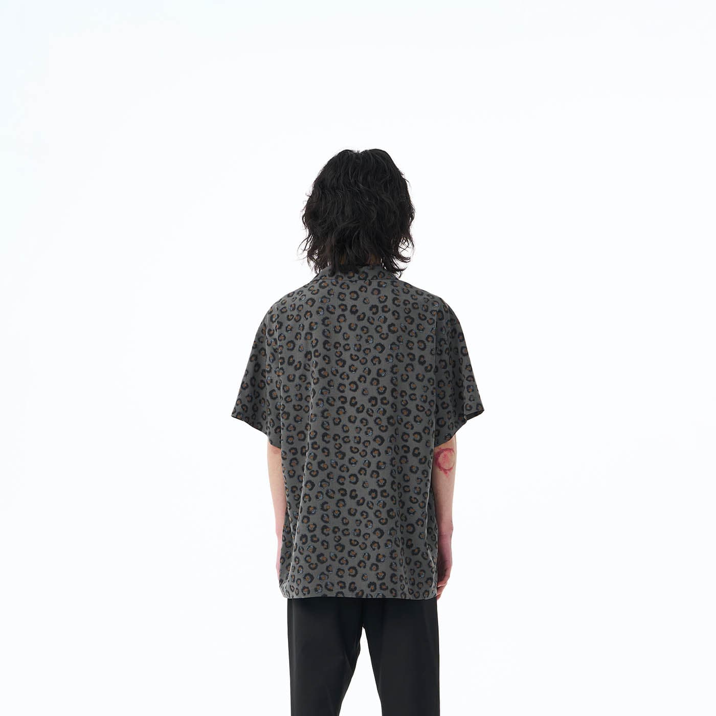 EPIC POETRY Leopard Face Half Shirt Grey