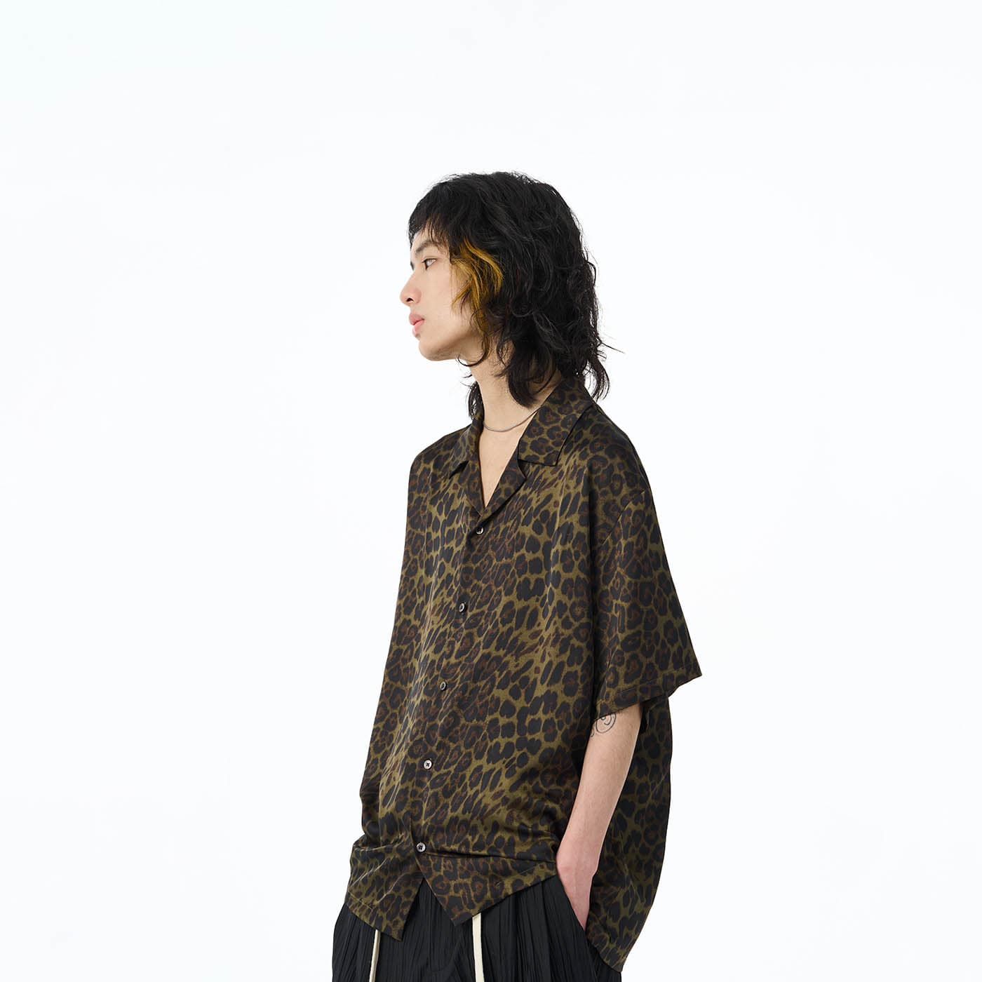 EPIC POETRY Leopard Half Shirt Dark Green