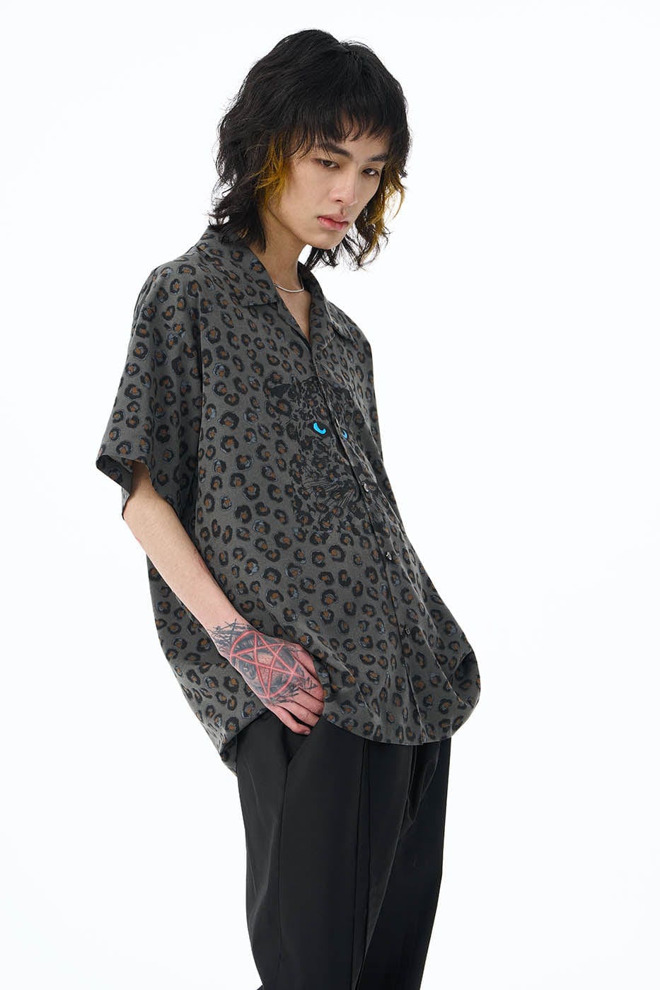 EPIC POETRY Leopard Face Half Shirt Grey