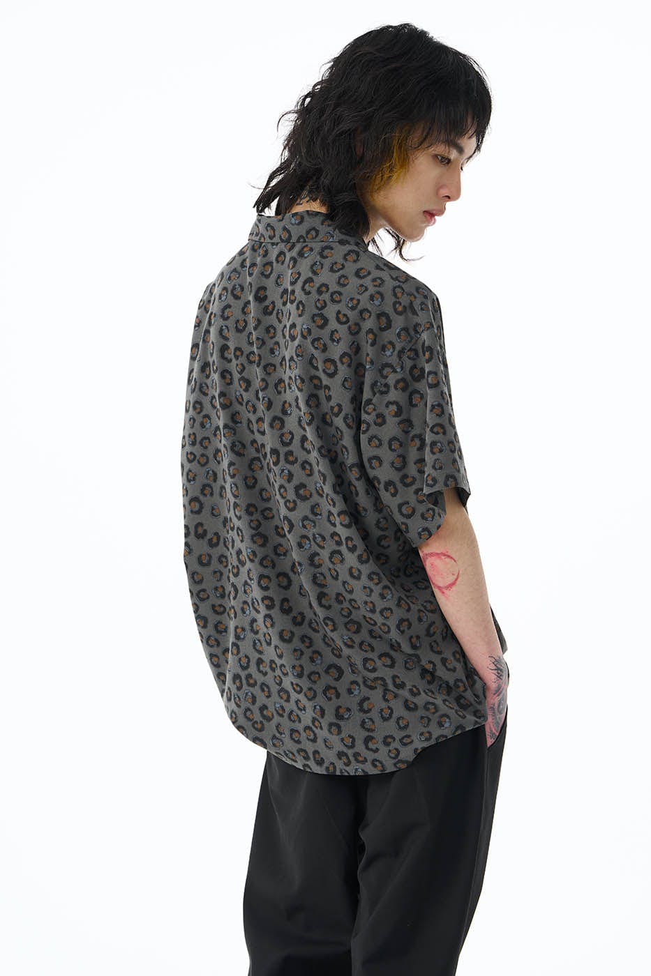 EPIC POETRY Leopard Face Half Shirt Grey