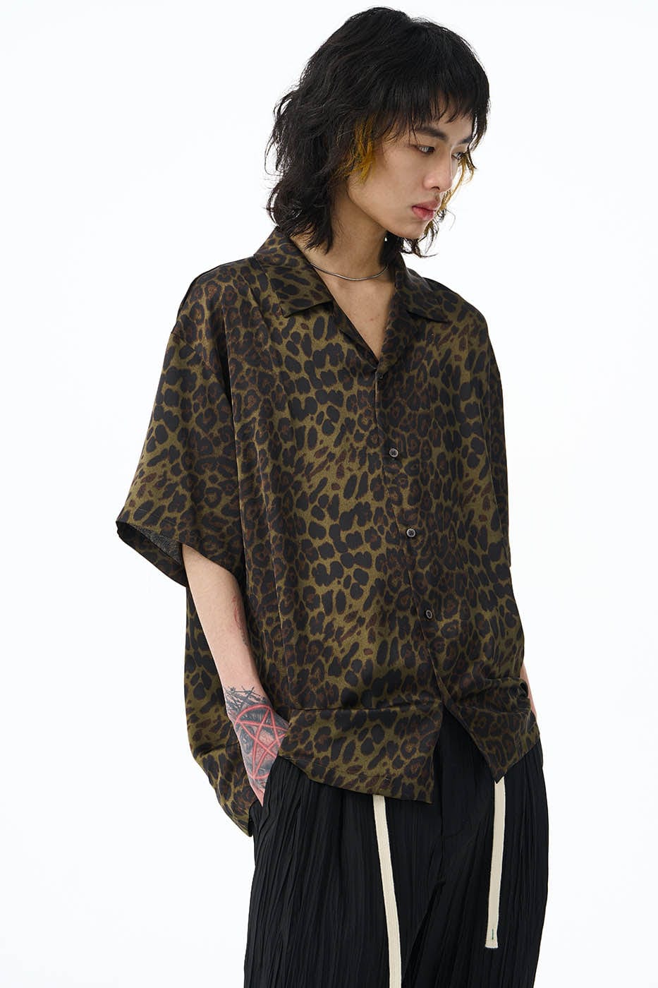 EPIC POETRY Leopard Half Shirt Dark Green