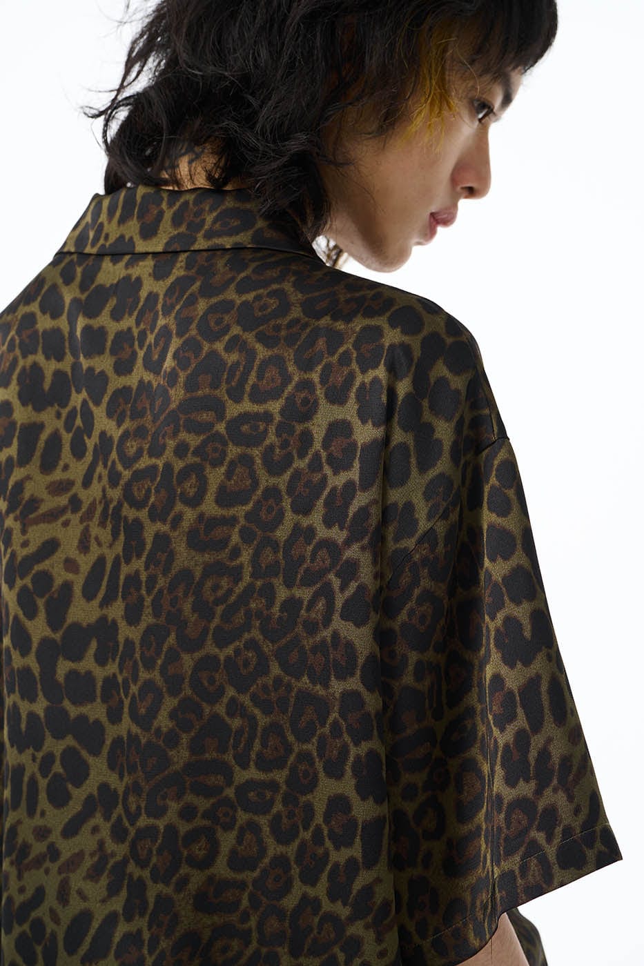 EPIC POETRY Leopard Half Shirt Dark Green