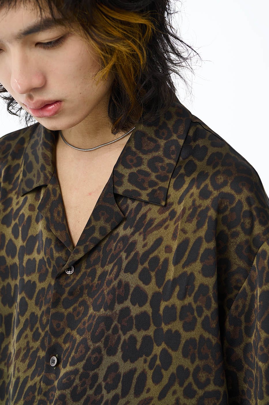 EPIC POETRY Leopard Half Shirt Dark Green