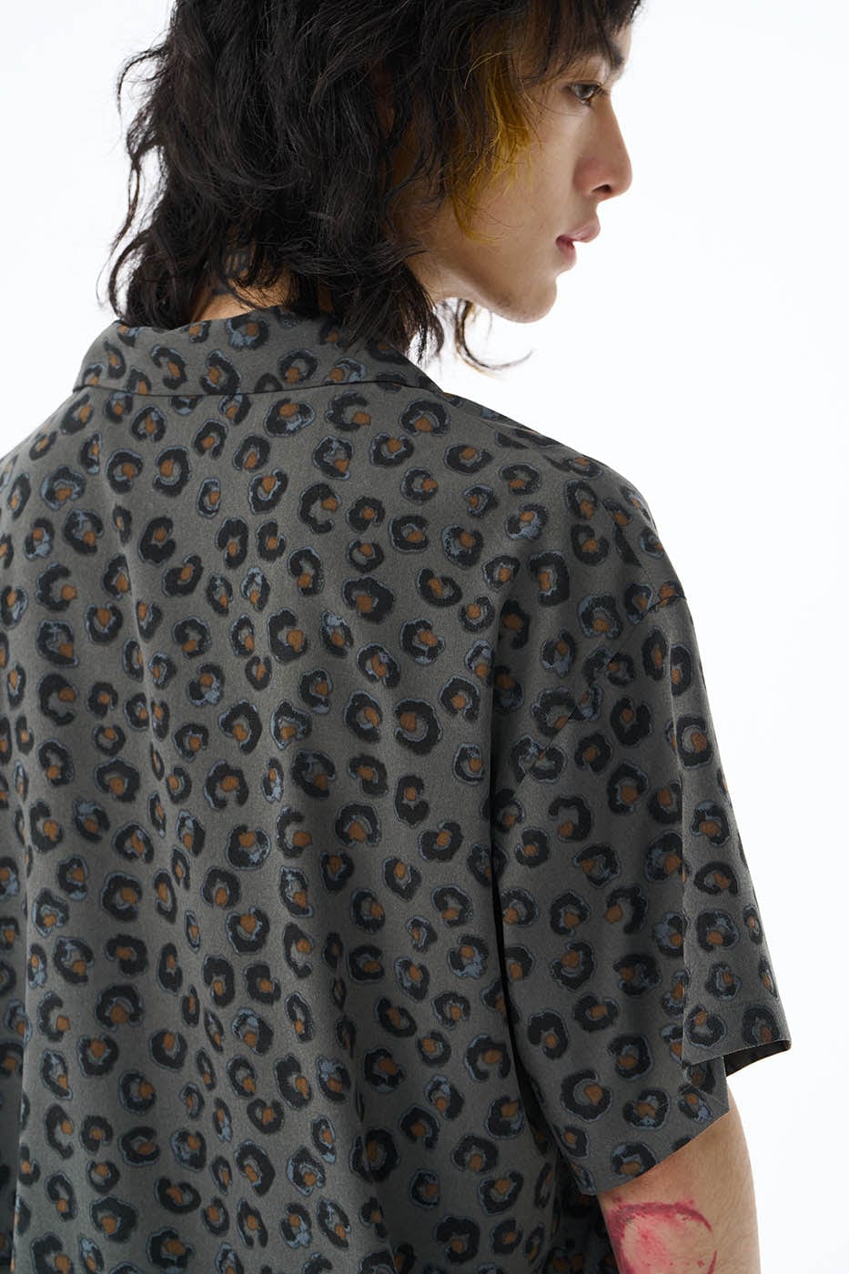 EPIC POETRY Leopard Face Half Shirt Grey
